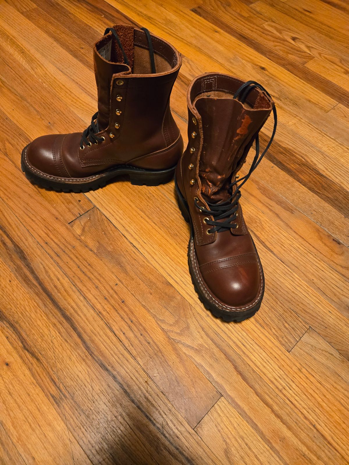 Photo by ratrod34 on November 10, 2024 of the White's Bounty Hunter in Seidel Red Dog Oil Tan.