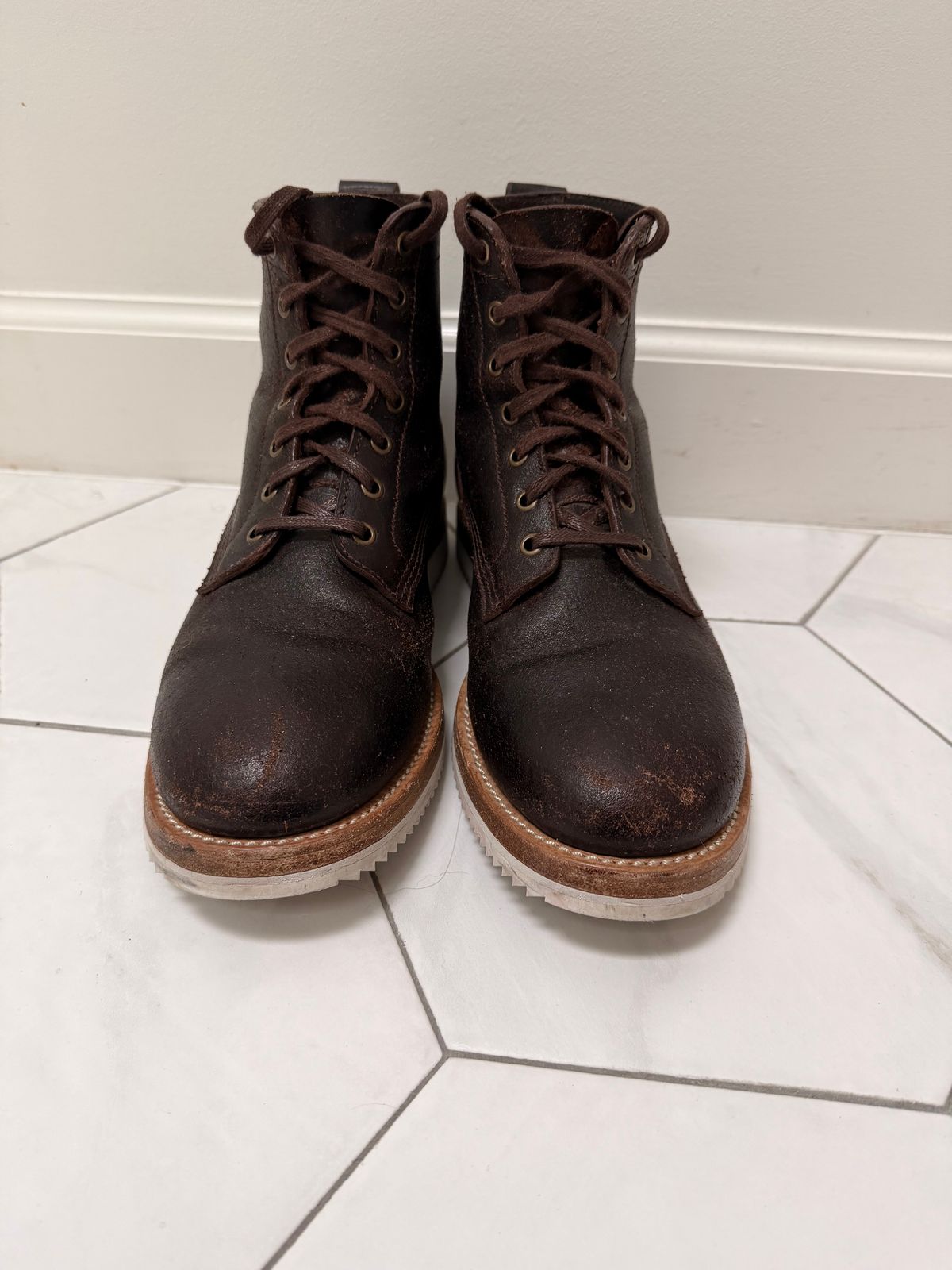Photo by sorrick on January 5, 2026 of the Caswell Boot Company Eckington in Horween Dark Brown Waxed Flesh.