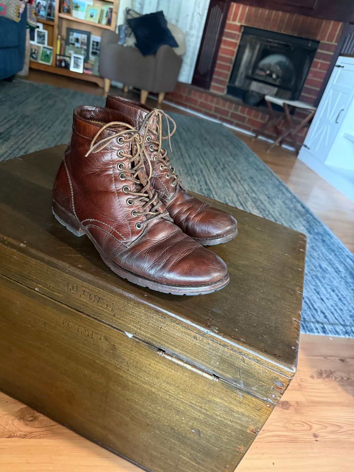 Photo by M_Vaughan on August 16, 2025 of the Frye Unknown Model in Tan Full Grain.