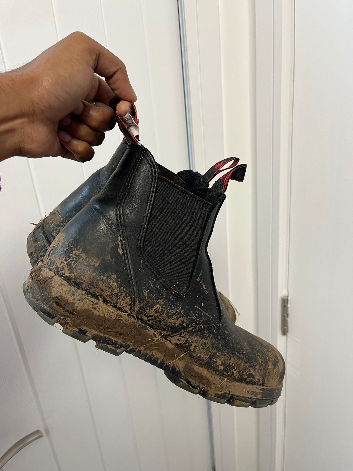 Photo by attaboy_alloy on June 15, 2024 of the Redback Easy Escape UBOK in Kip Leather.