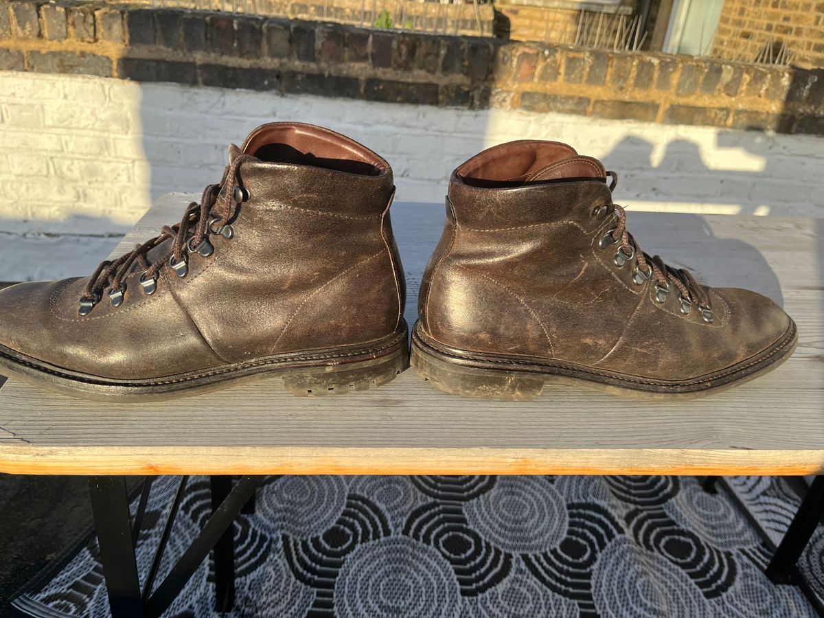 Photo by attaboy_alloy on November 28, 2025 of the Loake Hiker in Suede.