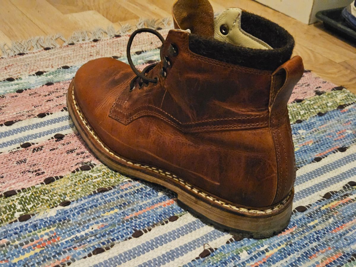 Photo by FyoDisco on January 29, 2026 of the Dundas Footwear Gunnerside in Badalassi Carlo Tan Cognac.