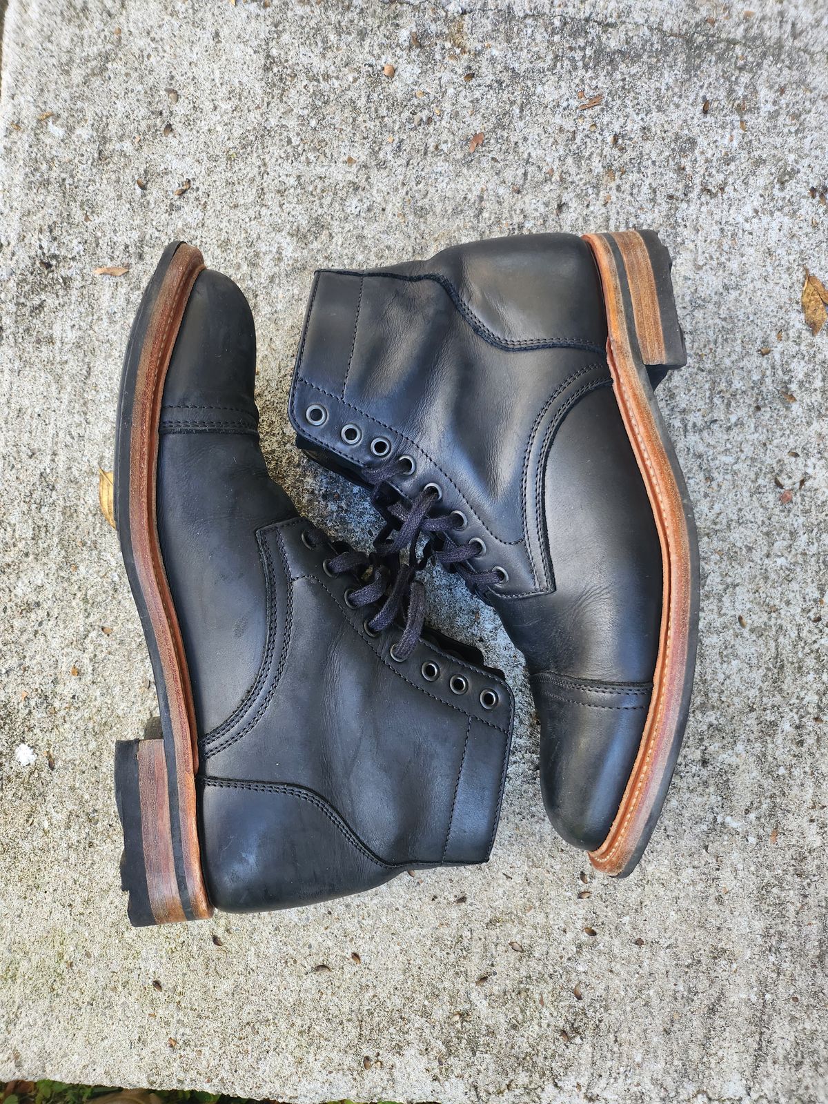 Photo by keeperofthekept on October 1, 2025 of the Parkhurst The Richmond in Matte Black Veg Tan Full Grain.