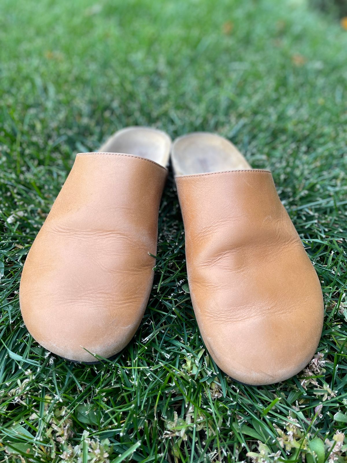 Photo by jacobbingham on November 4, 2025 of the 3sixteen Calf Leather Mules in Natural Calf Leather.