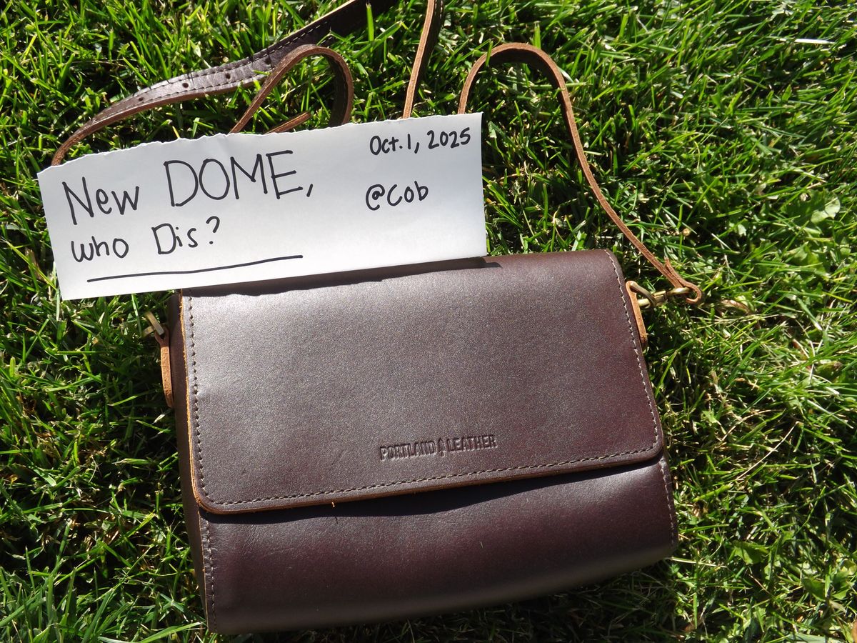 Photo by jacobbingham on October 1, 2025 of the Portland Leather Metro Crossbody in Grizzly.