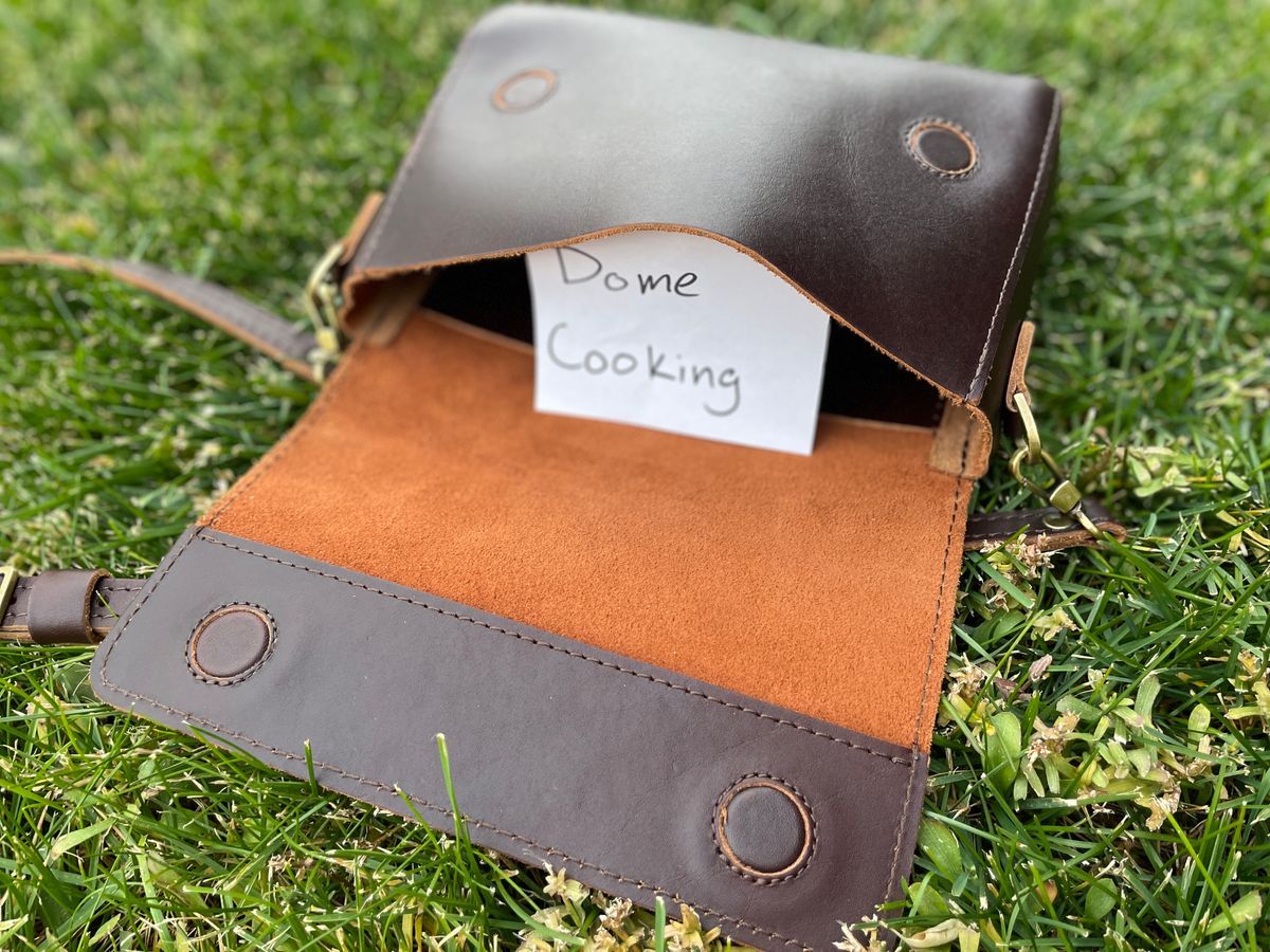 Photo by jacobbingham on November 4, 2025 of the Portland Leather Metro Crossbody in Grizzly.