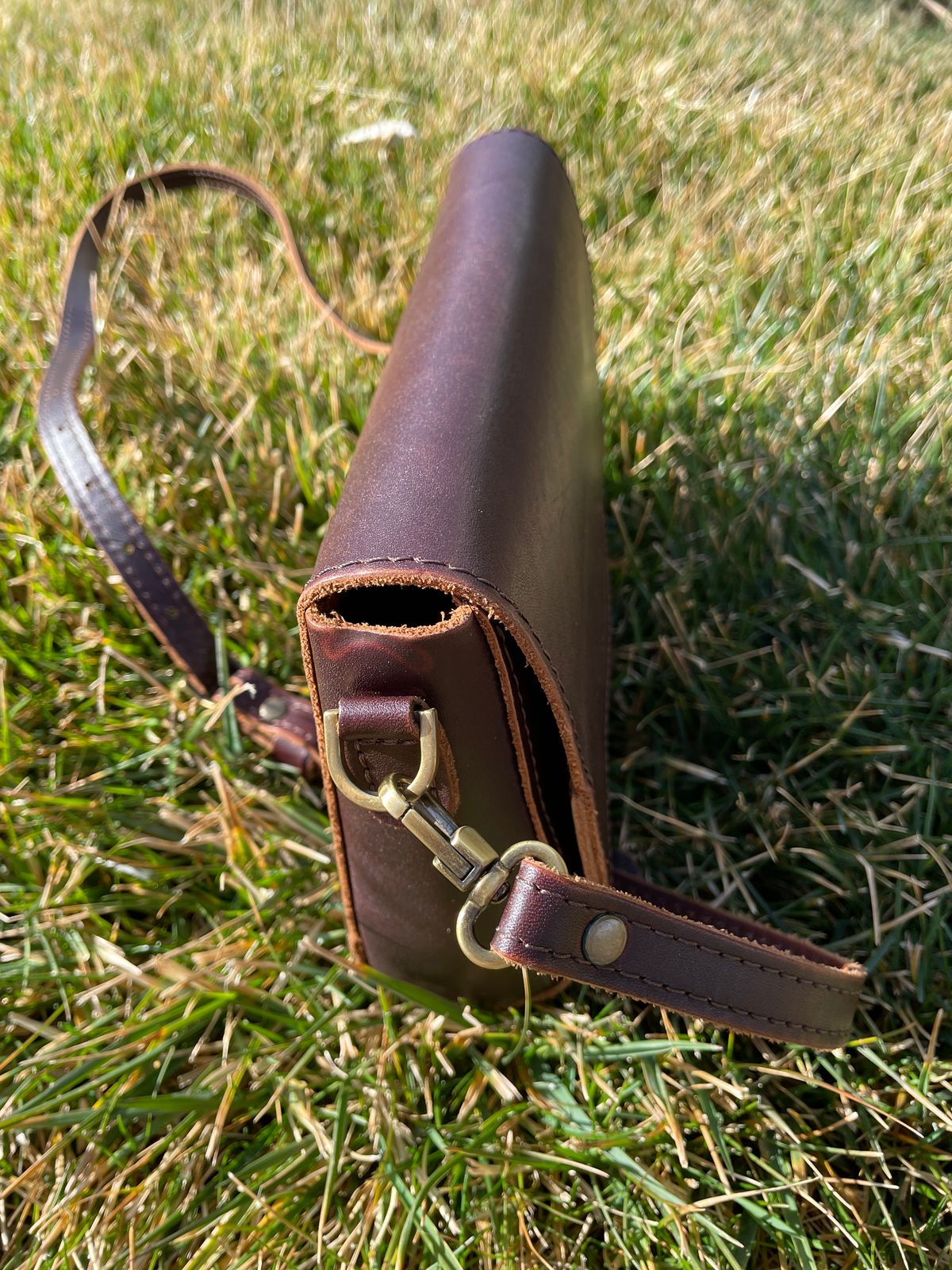 Photo by jacobbingham on March 4, 2026 of the Portland Leather Metro Crossbody in Grizzly.