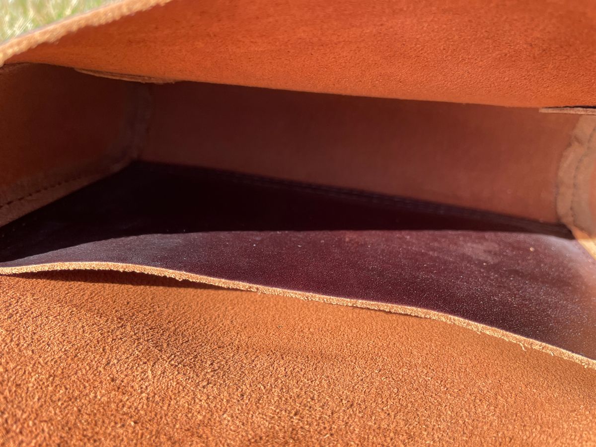 Photo by jacobbingham on March 4, 2026 of the Portland Leather Metro Crossbody in Grizzly.