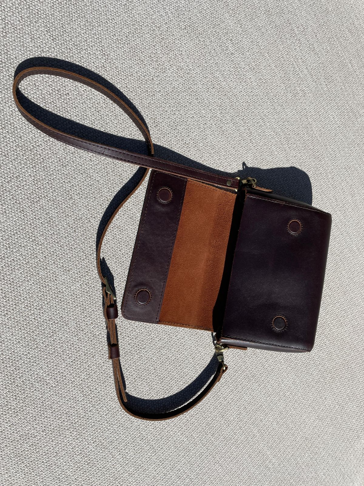 Photo by jacobbingham on April 5, 2026 of the Portland Leather Metro Crossbody in Grizzly.