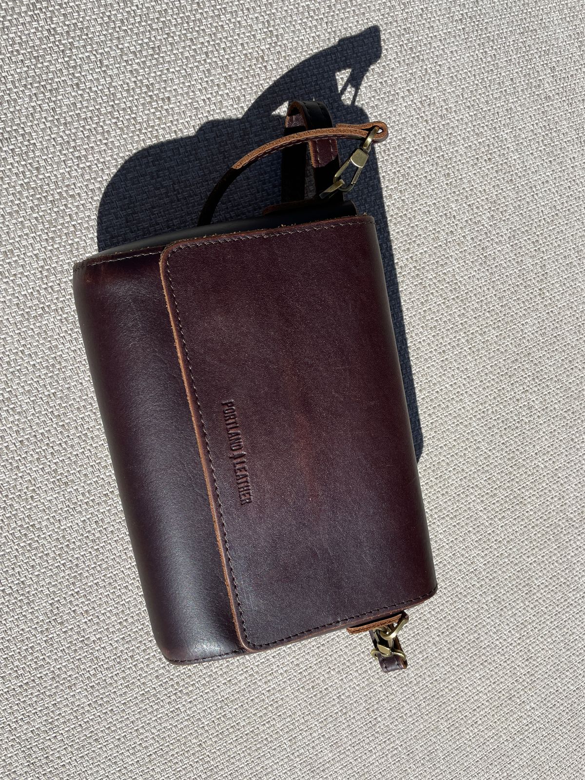 Photo by jacobbingham on April 5, 2026 of the Portland Leather Metro Crossbody in Grizzly.