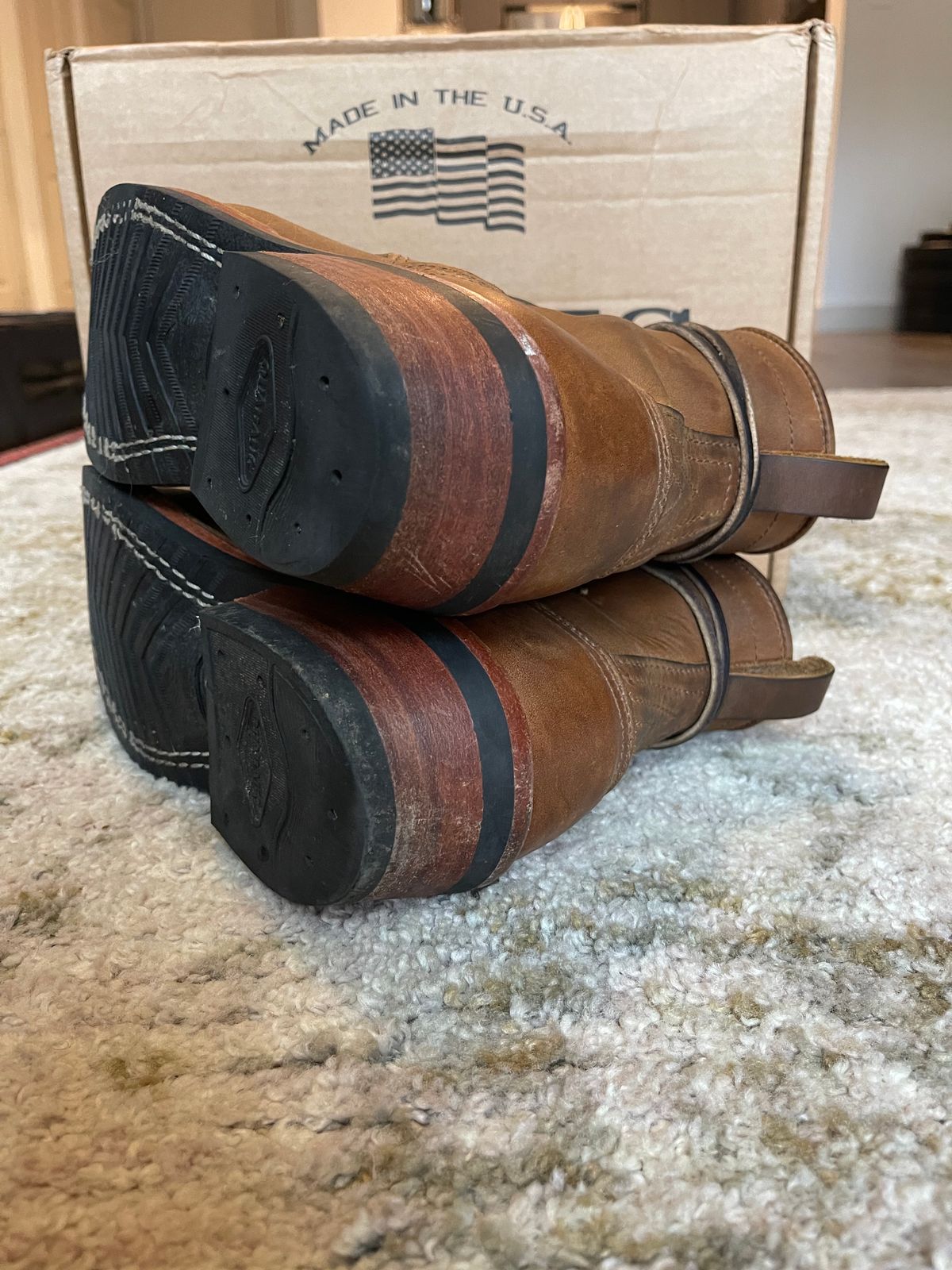 Photo by indigo_flame on September 12, 2024 of the Nicks Robert in Horween Orange Predator.