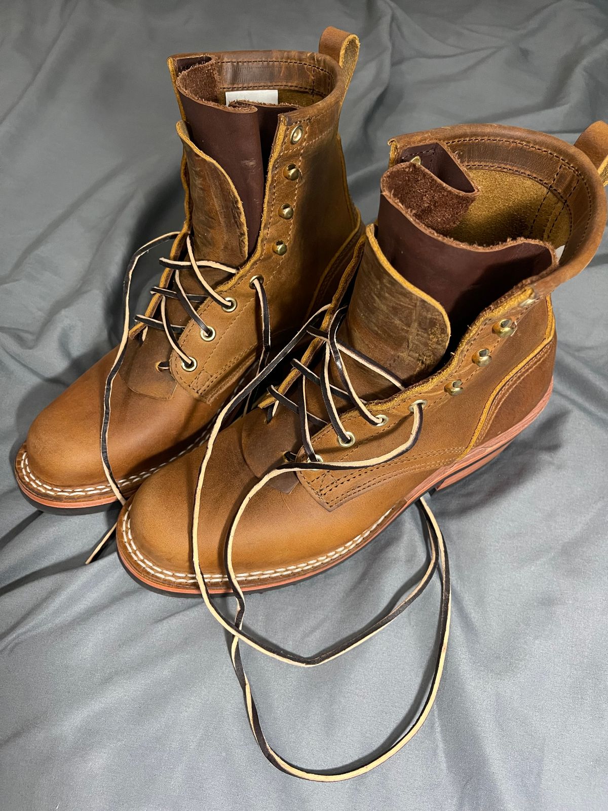 Photo by indigo_flame on November 8, 2023 of the Nicks Robert in Horween Orange Predator.