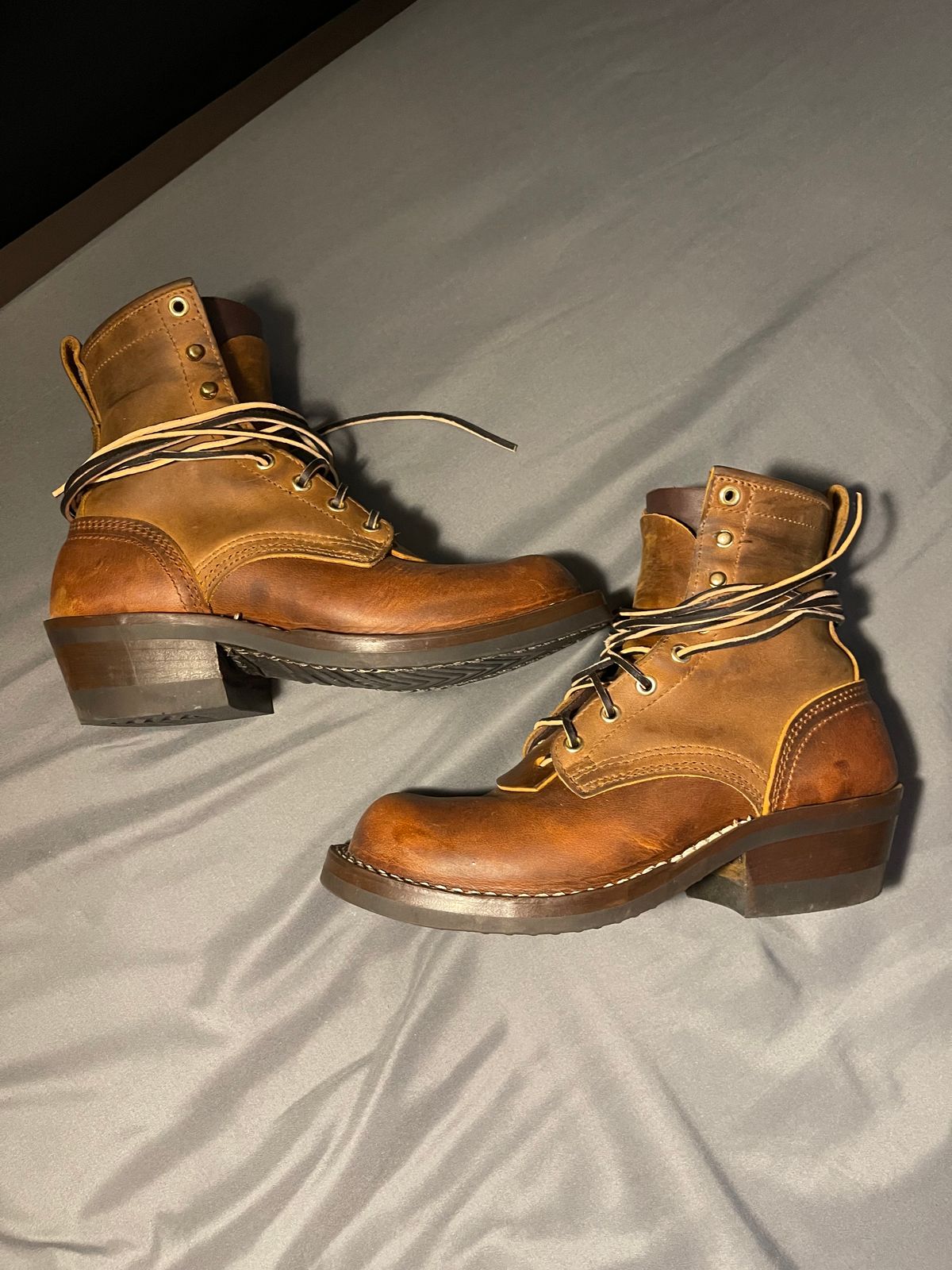 Photo by indigo_flame on February 8, 2025 of the Nicks Robert in Horween Orange Predator.