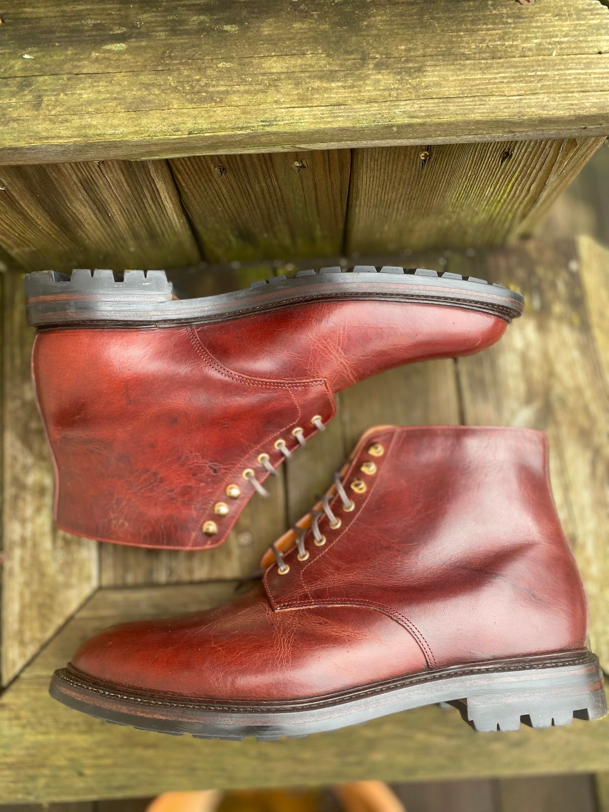 Photo by Darkbluecrew on October 13, 2024 of the Grant Stone Edward Boot in Gallun Red Waxed Deer.