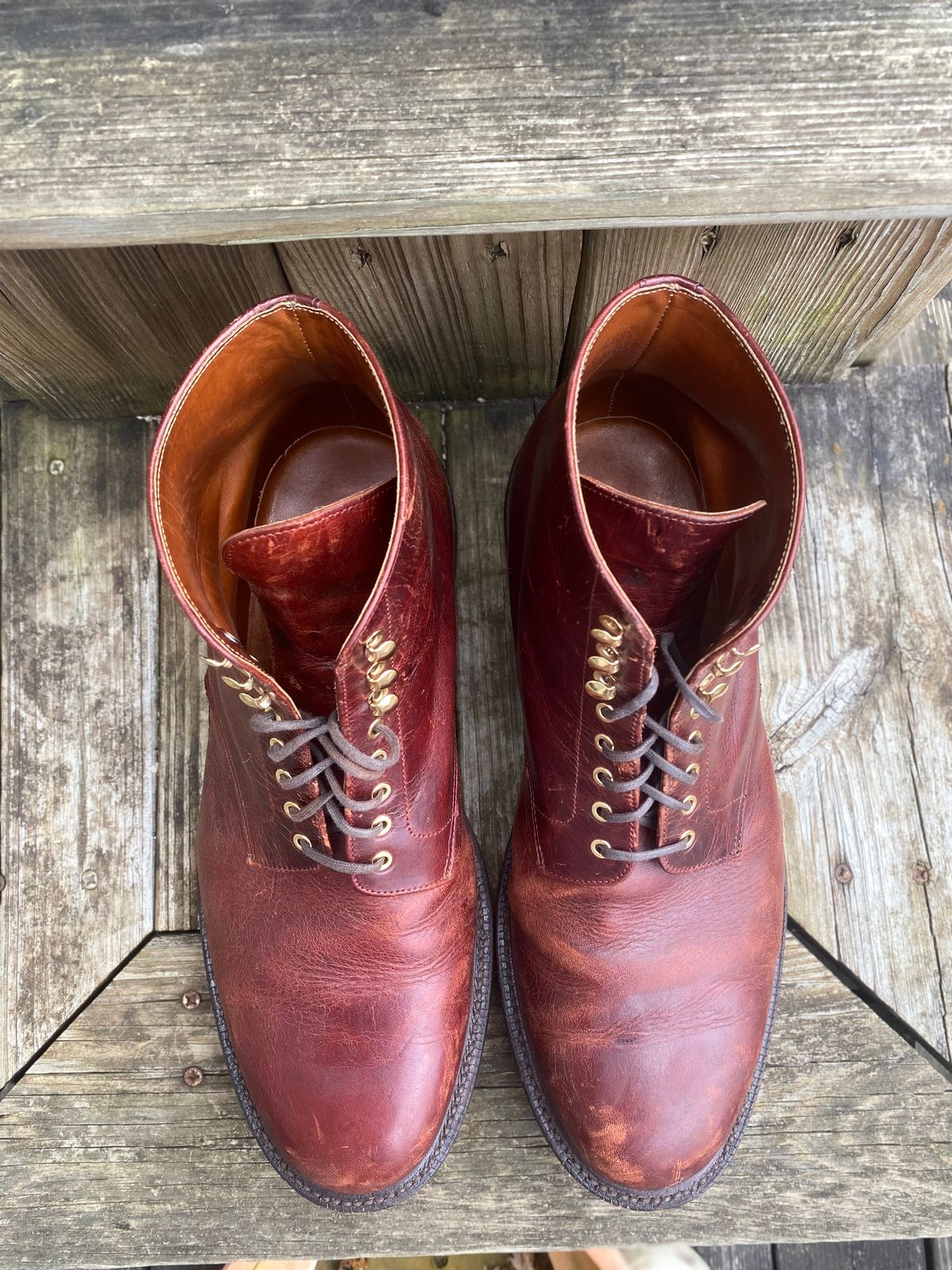 Photo by Darkbluecrew on November 5, 2024 of the Grant Stone Edward Boot in Gallun Red Waxed Deer.