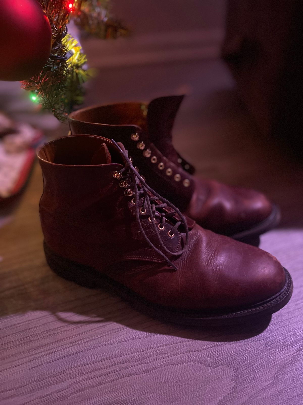 Photo by Darkbluecrew on December 5, 2024 of the Grant Stone Edward Boot in Gallun Red Waxed Deer.