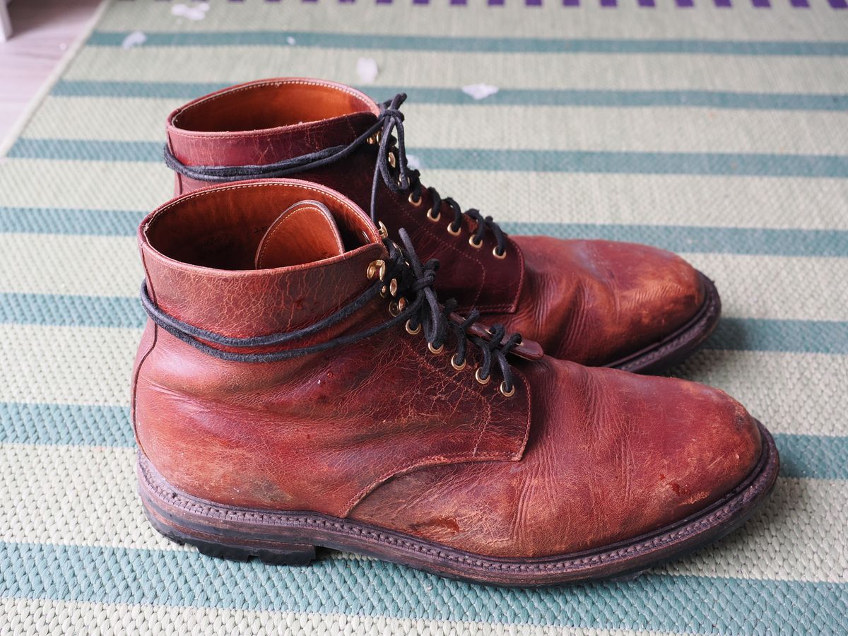 Photo by Darkbluecrew on February 2, 2025 of the Grant Stone Edward Boot in Gallun Red Waxed Deer.