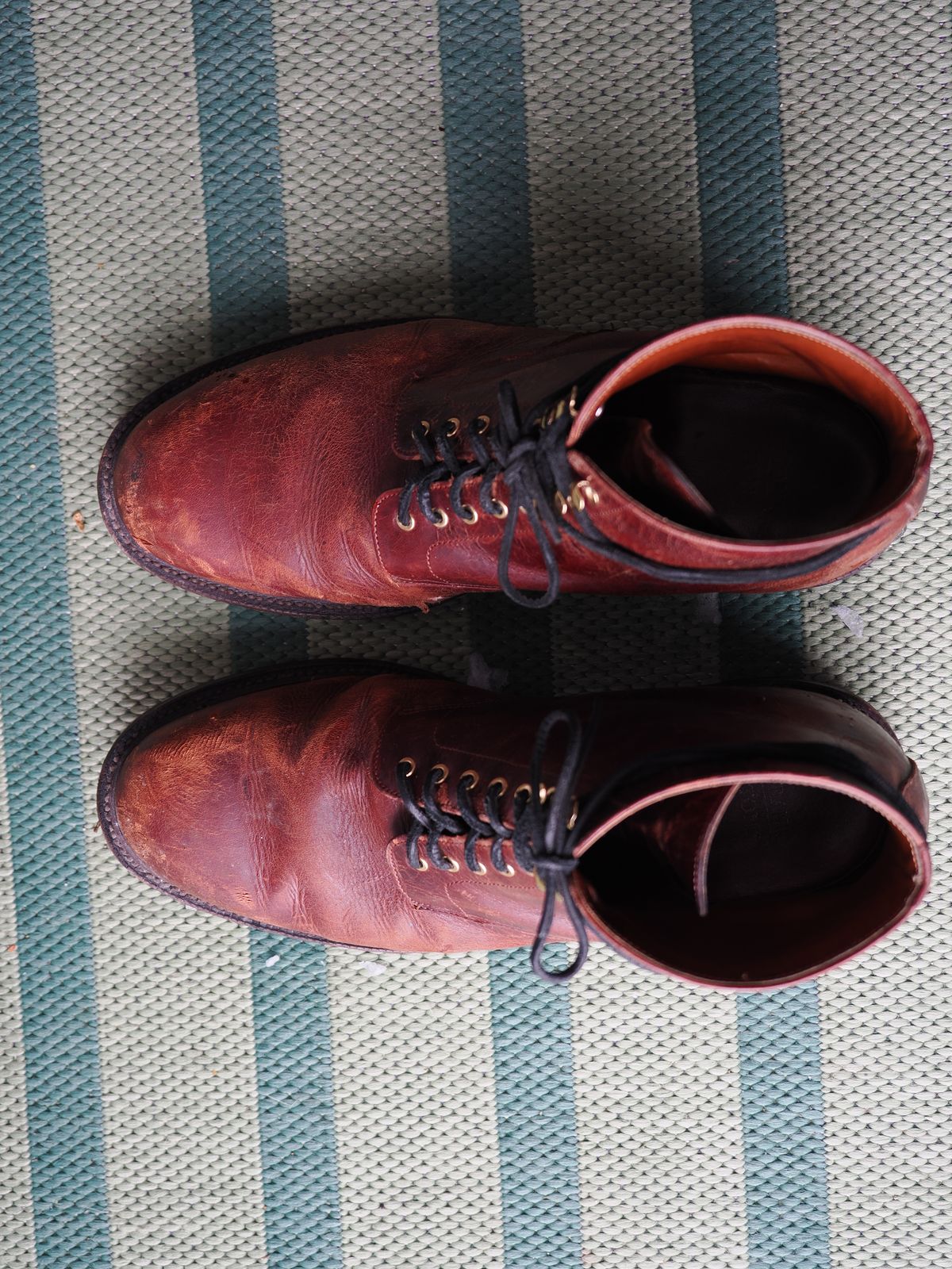 Photo by Darkbluecrew on February 2, 2025 of the Grant Stone Edward Boot in Gallun Red Waxed Deer.