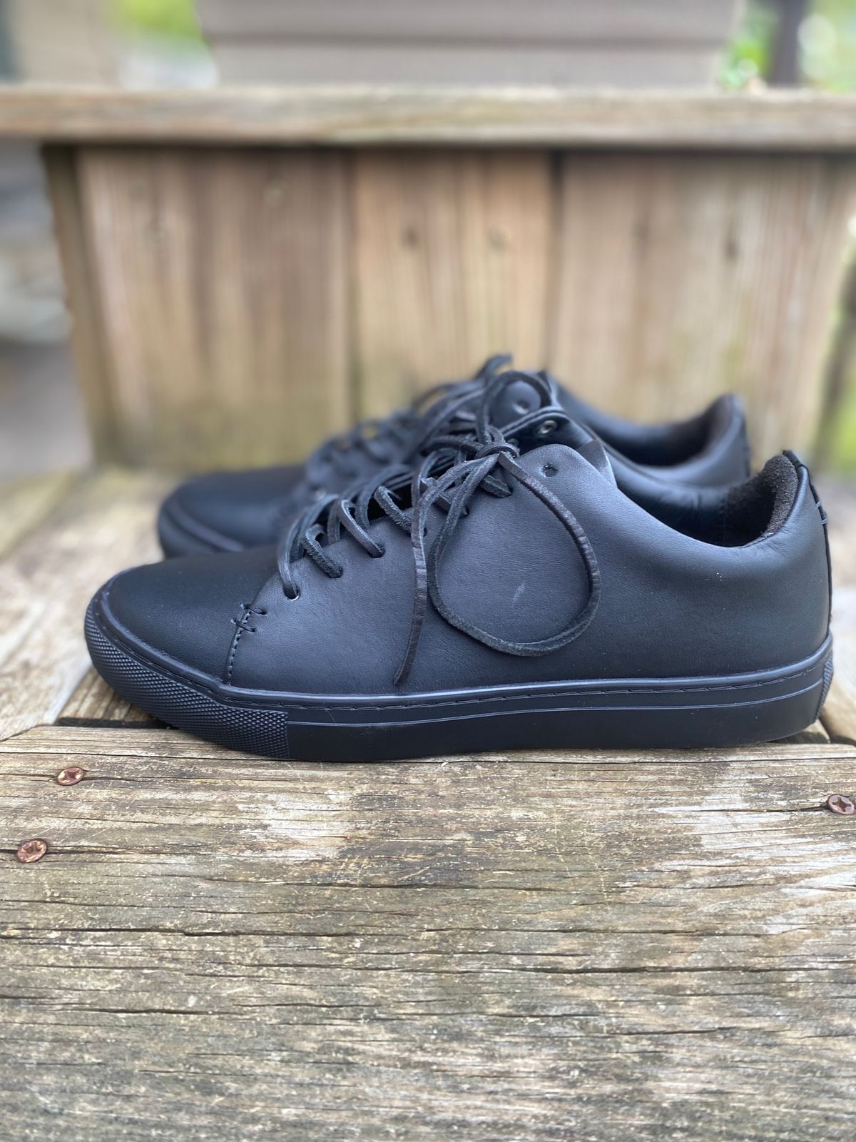 Photo by Darkbluecrew on October 6, 2024 of the Thursday Premier Low Top in Black Vachetta.