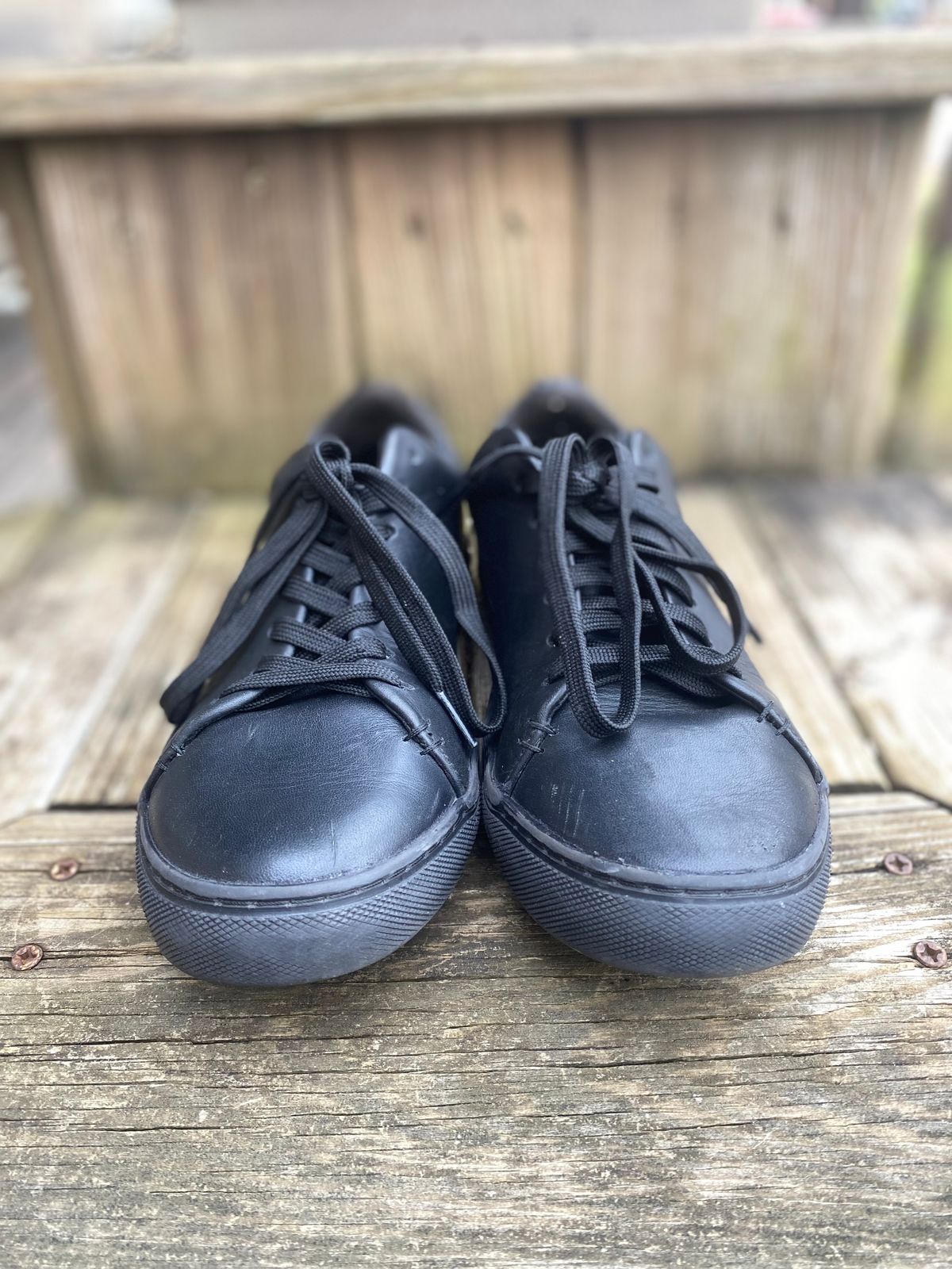 Photo by Darkbluecrew on November 5, 2024 of the Thursday Premier Low Top in Black Vachetta.