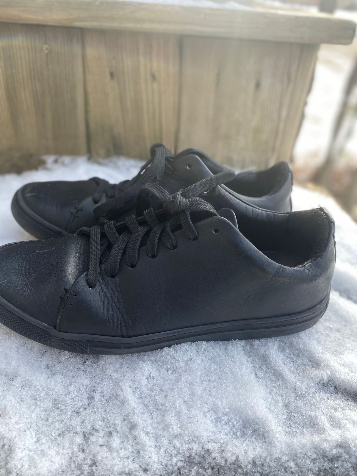 Photo by Darkbluecrew on January 5, 2025 of the Thursday Premier Low Top in Black Vachetta.