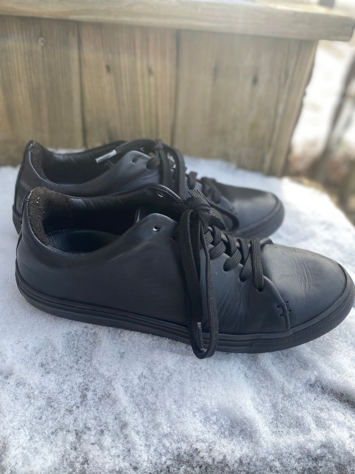 Photo by Darkbluecrew on January 5, 2025 of the Thursday Premier Low Top in Black Vachetta.