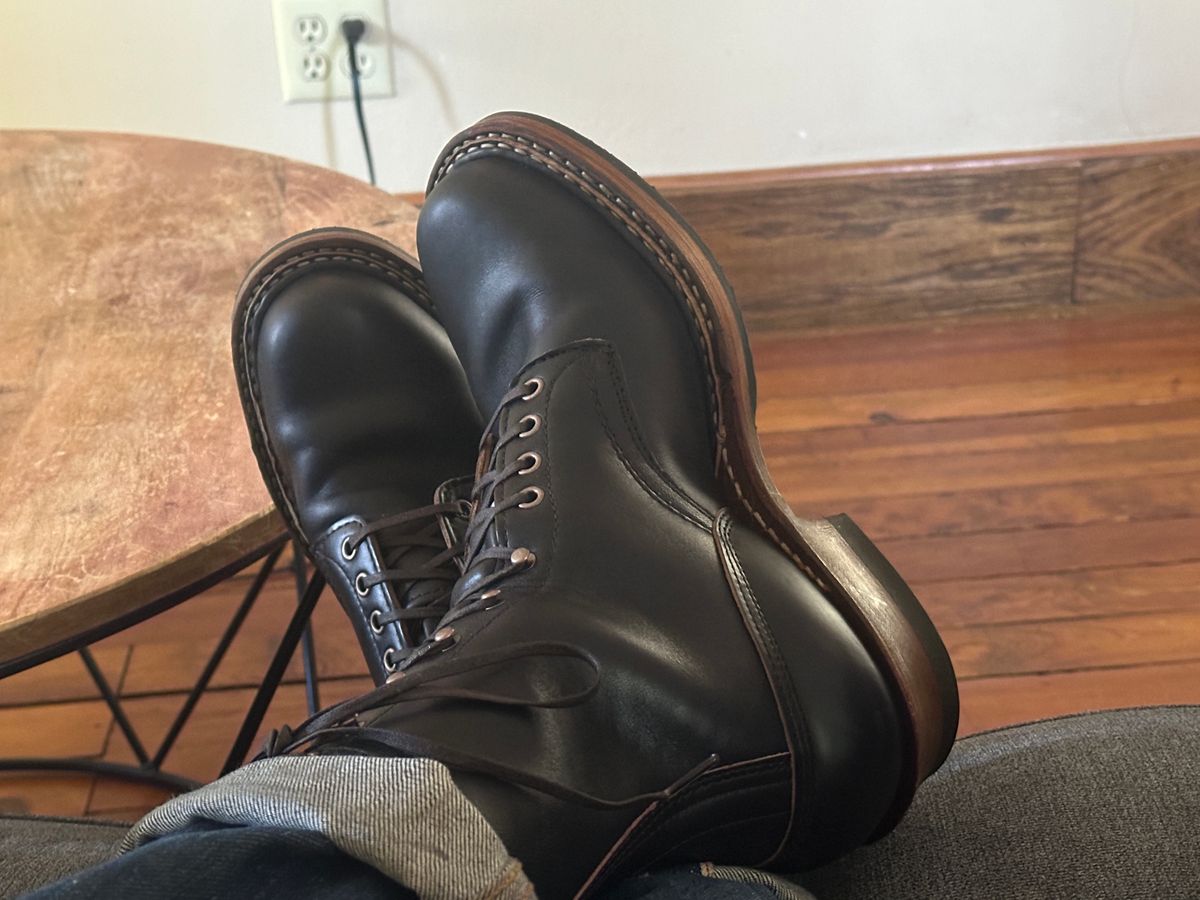 Photo by neognosis on November 9, 2024 of the White's Bounty Hunter in Horween Black Chromexcel Horsehide.