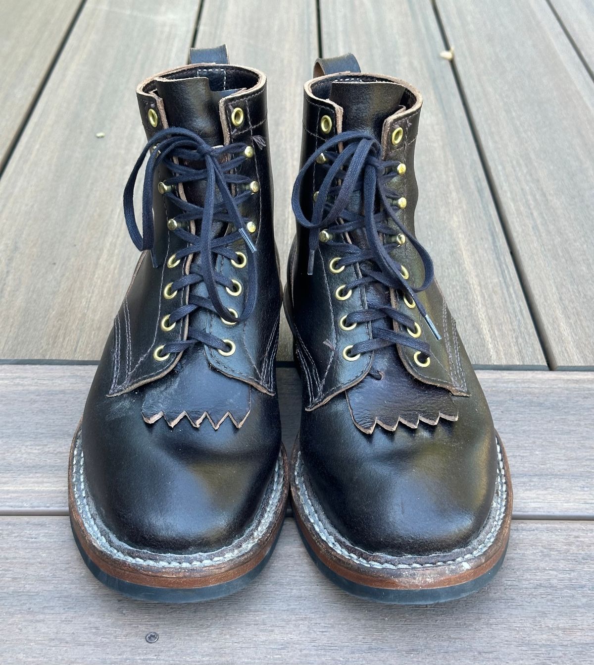 Photo by eschaye on October 2, 2024 of the White's 350 Cruiser in Horween Dark Brown Waxed Flesh.