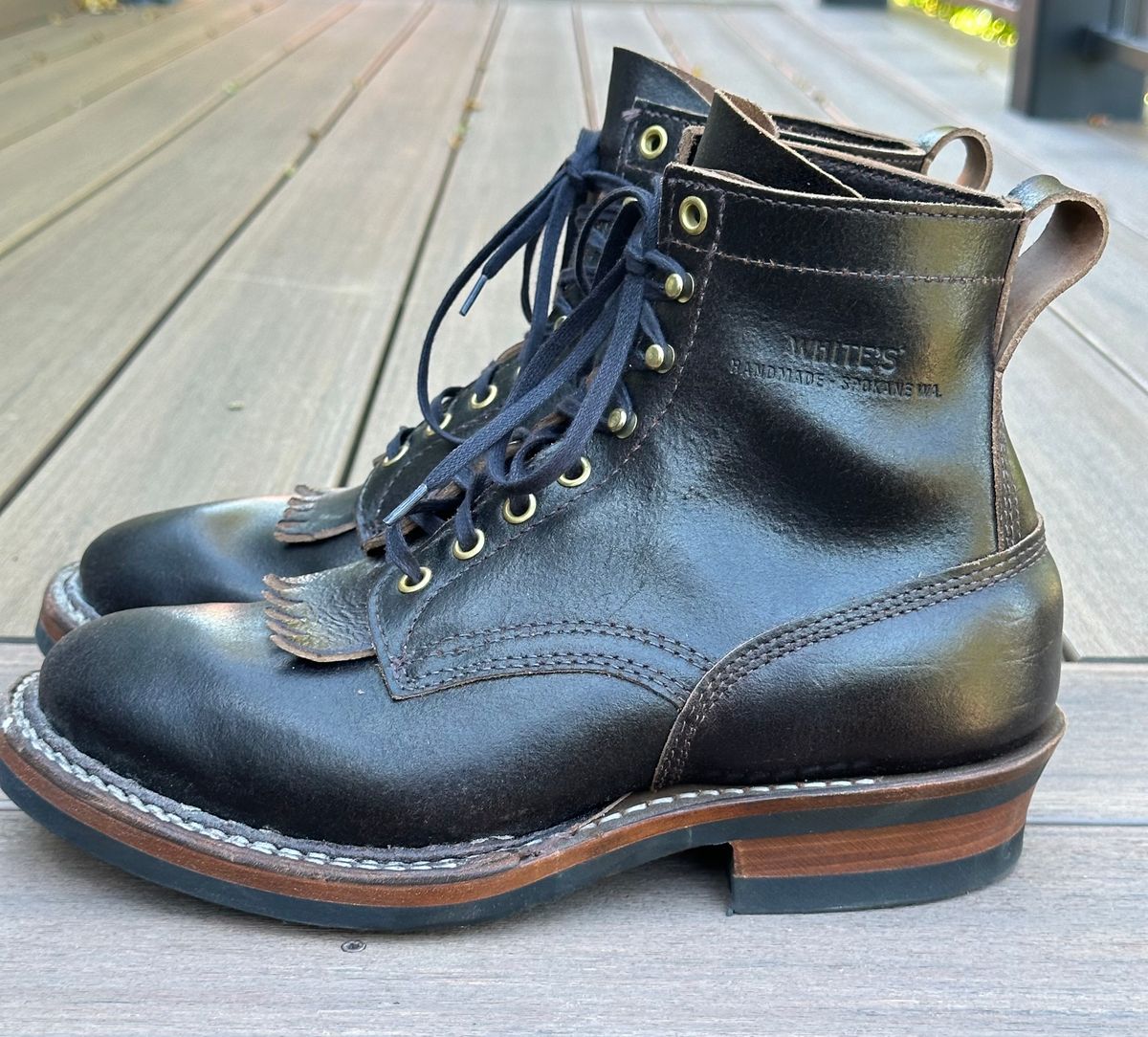 Photo by eschaye on October 2, 2024 of the White's 350 Cruiser in Horween Dark Brown Waxed Flesh.