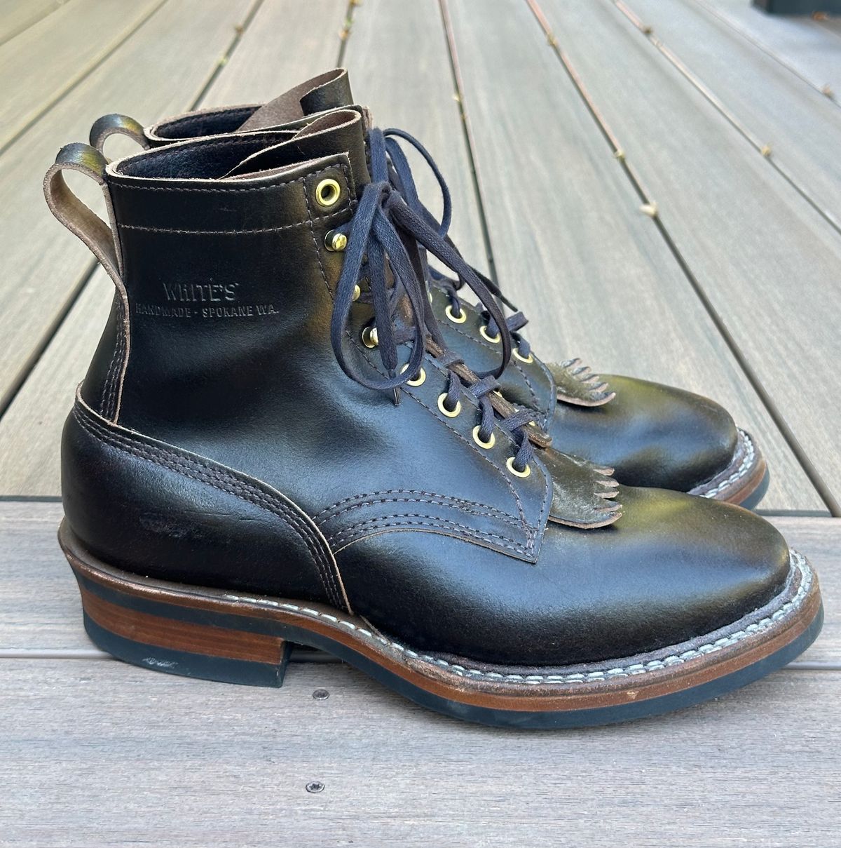 Photo by eschaye on October 2, 2024 of the White's 350 Cruiser in Horween Dark Brown Waxed Flesh.