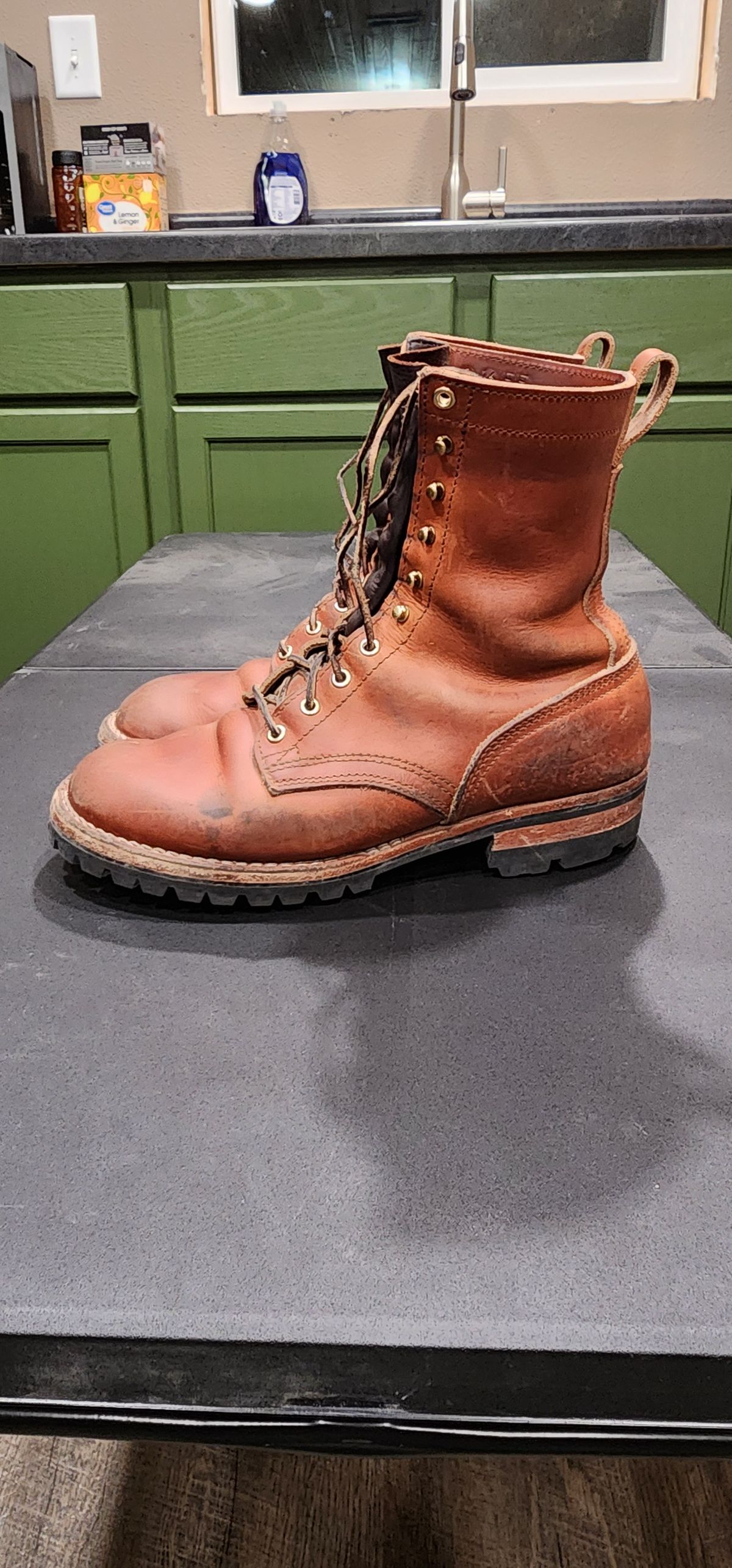 Photo by Tankman613 on November 2, 2024 of the Nicks DomePro in Wickett & Craig Natural Veg Tan.