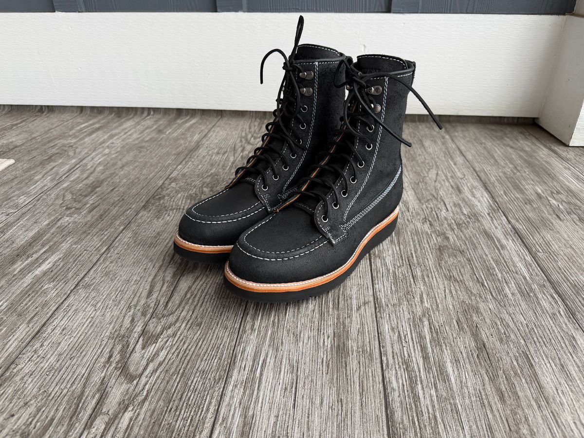 Photo by Weyland on February 7, 2026 of the Seven Twenty-Four Bristow 8 Inch in Lefarc Oiled Black Roughout.