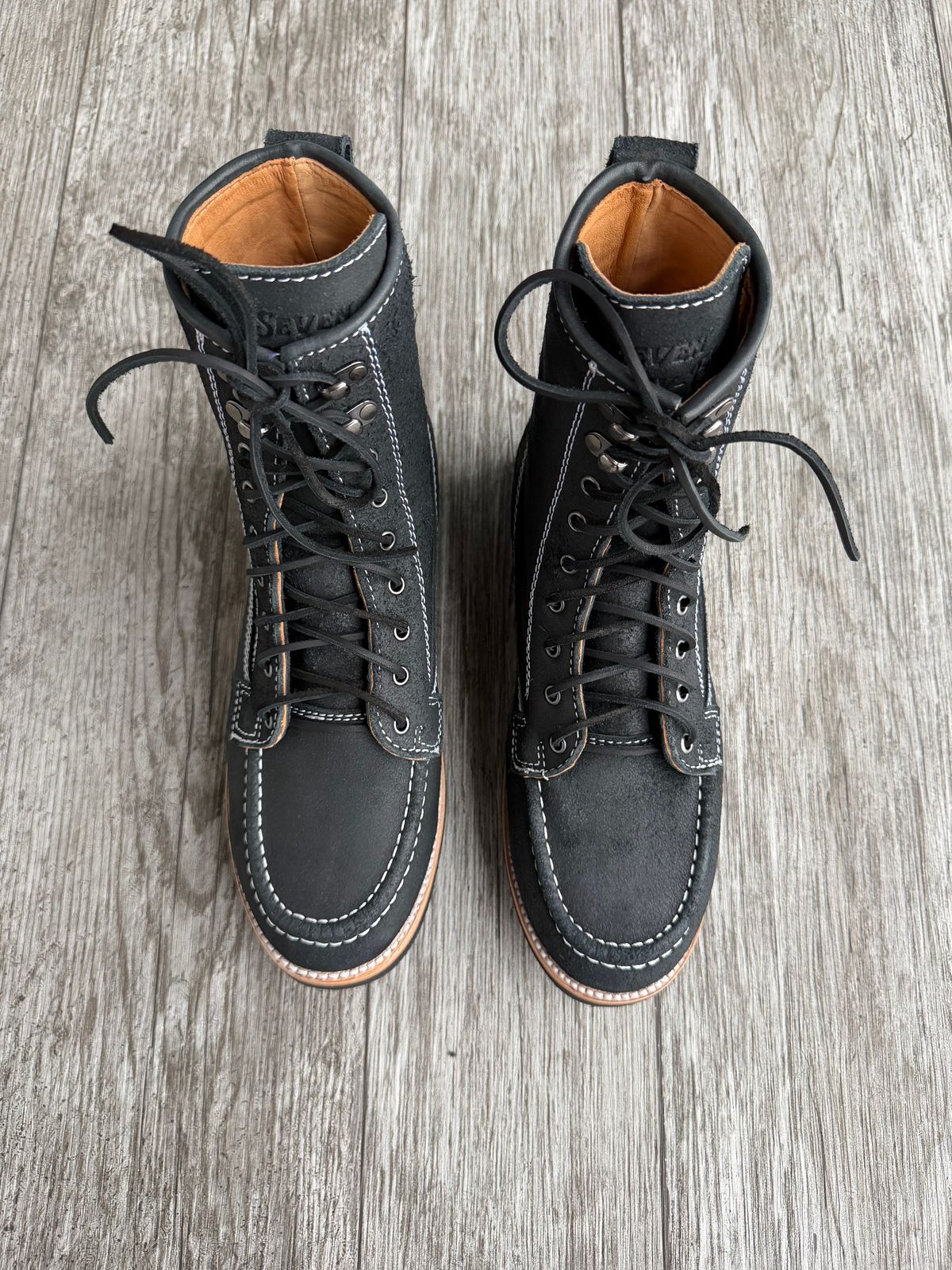 Photo by Weyland on February 7, 2026 of the Seven Twenty-Four Bristow 8 Inch in Lefarc Oiled Black Roughout.