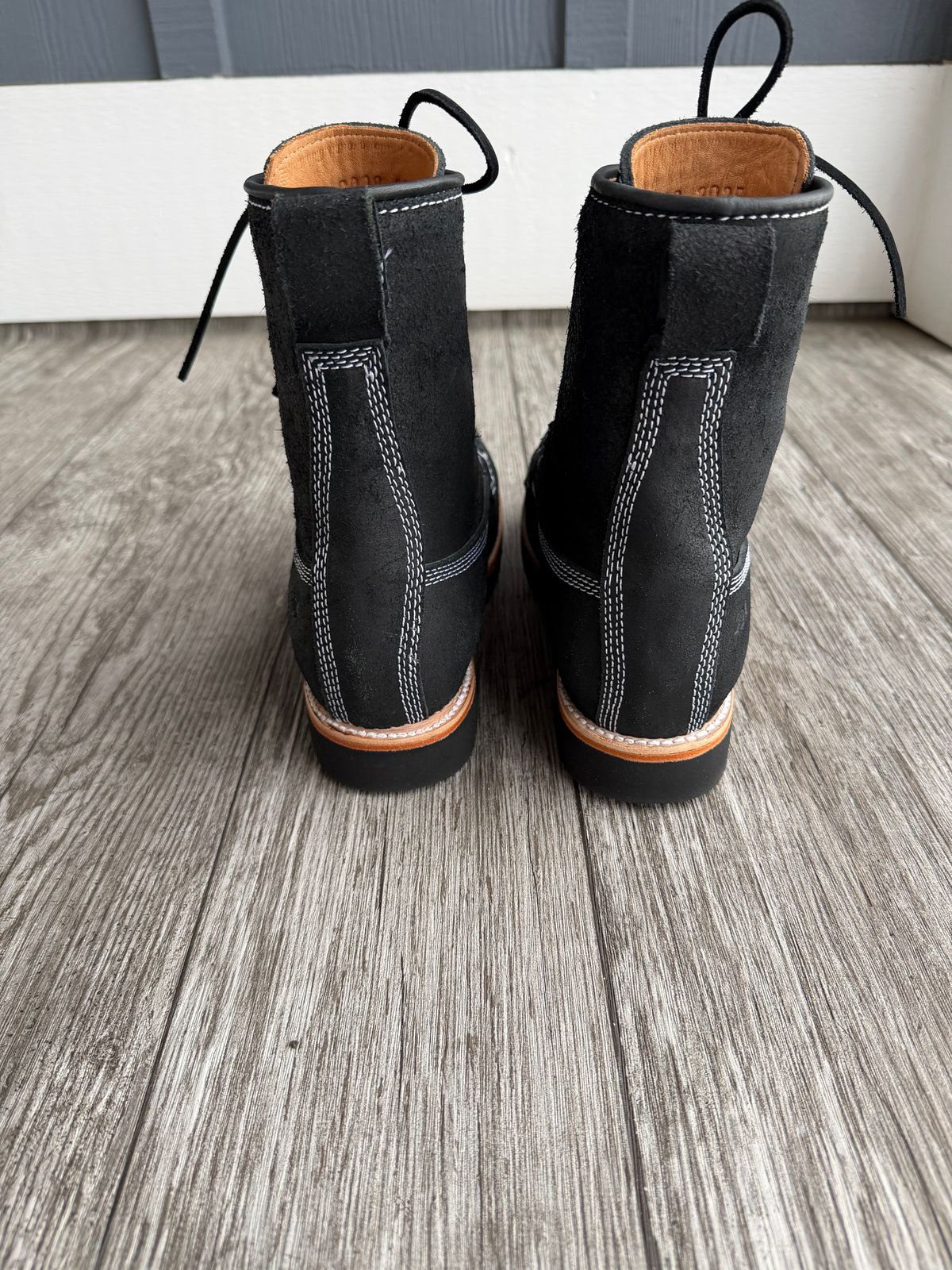 Photo by Weyland on February 7, 2026 of the Seven Twenty-Four Bristow 8 Inch in Lefarc Oiled Black Roughout.