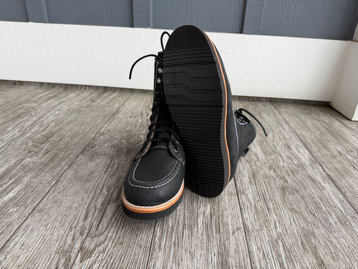 Photo by Weyland on February 7, 2026 of the Seven Twenty-Four Bristow 8 Inch in Lefarc Oiled Black Roughout.