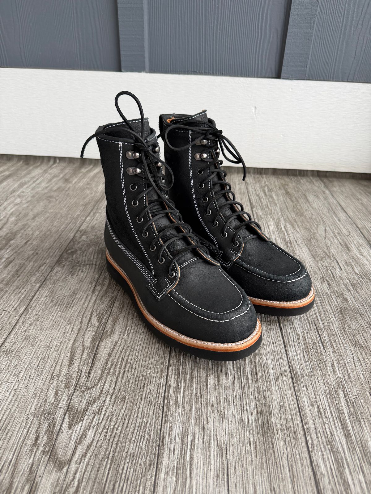 Photo by Weyland on February 7, 2026 of the Seven Twenty-Four Bristow 8 Inch in Lefarc Oiled Black Roughout.