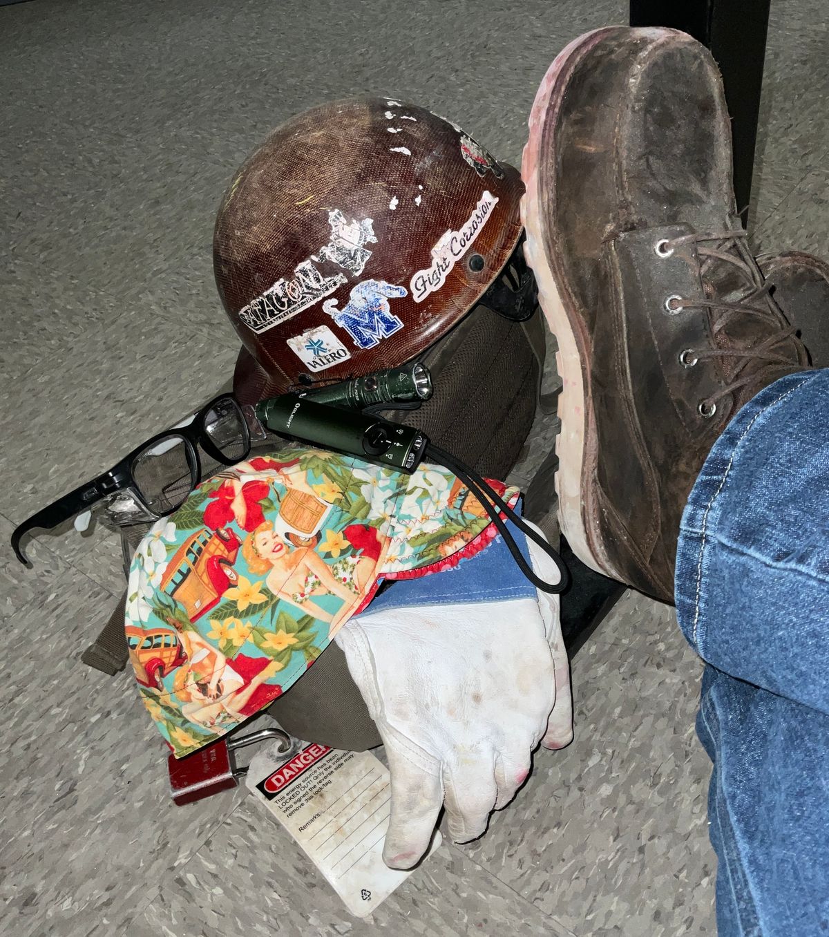 Photo by Michael on February 14, 2025 of the Red Wing 2440 Traction Tred Lite in S.B. Foot Saddle Voyageur Nubuck.