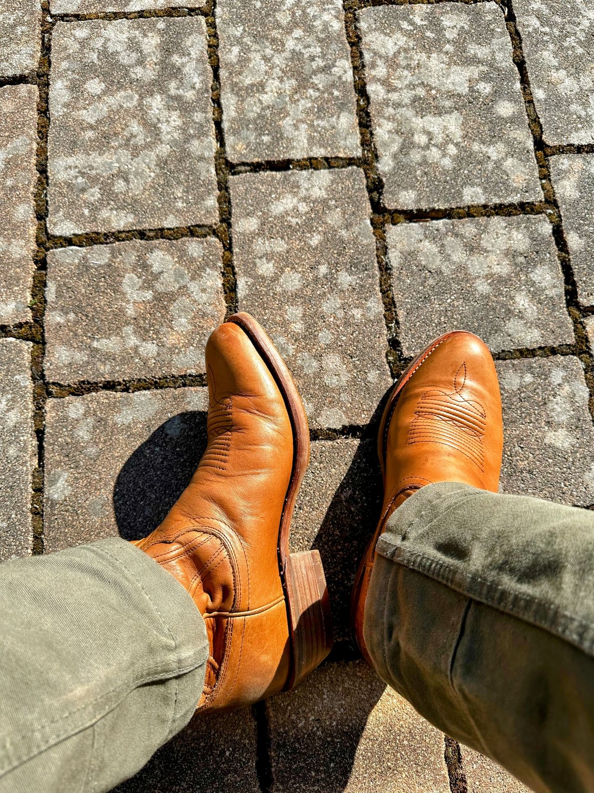 Photo by bene on March 22, 2025 of the Tecovas The Jason in Caramel Cowhide.