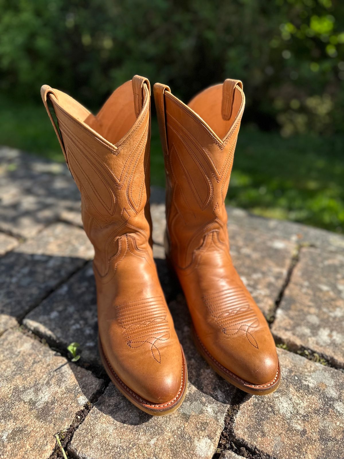 Photo by bene on April 27, 2025 of the Tecovas The Jason in Caramel Cowhide.