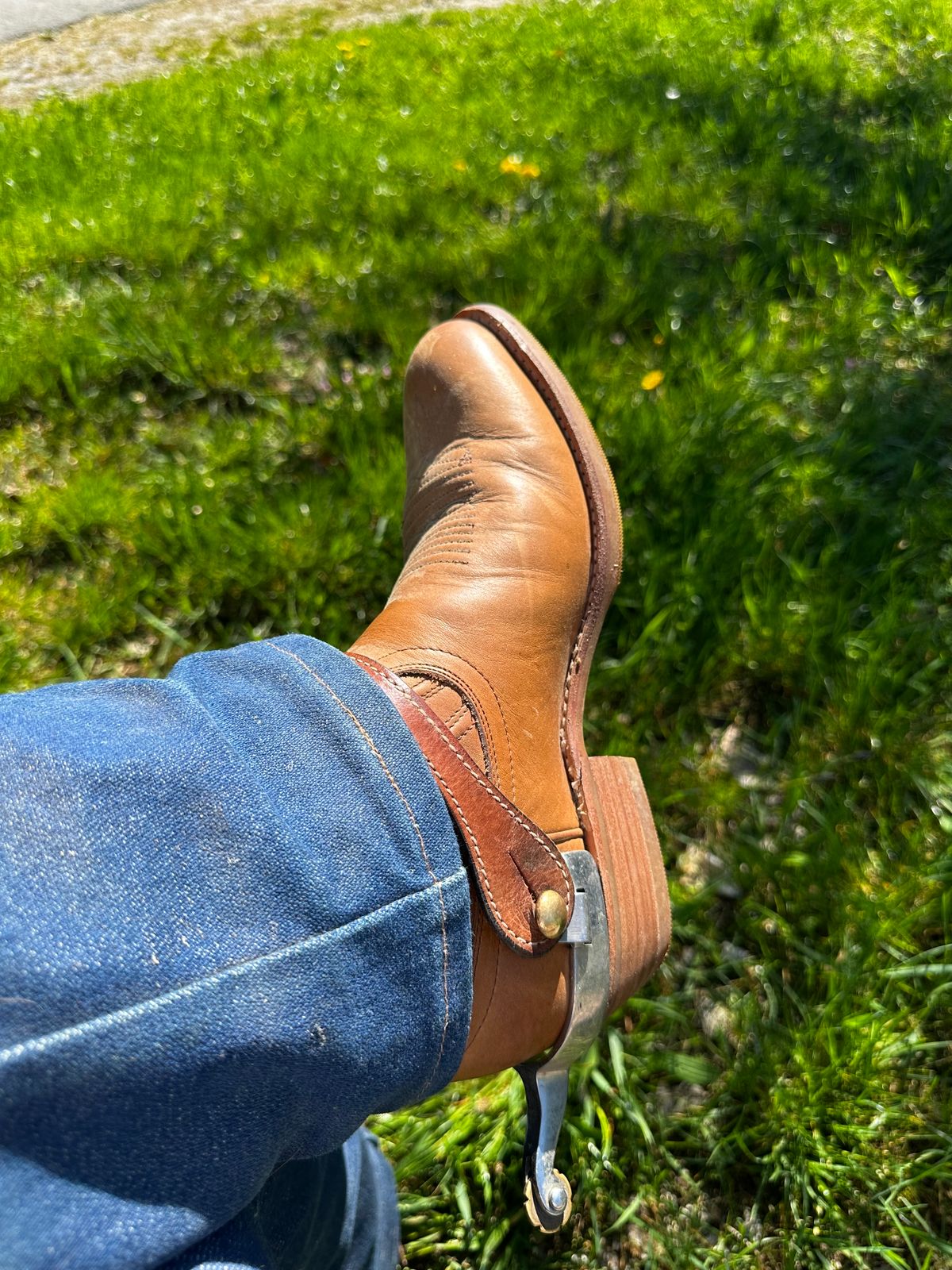 Photo by bene on May 1, 2025 of the Tecovas The Jason in Caramel Cowhide.