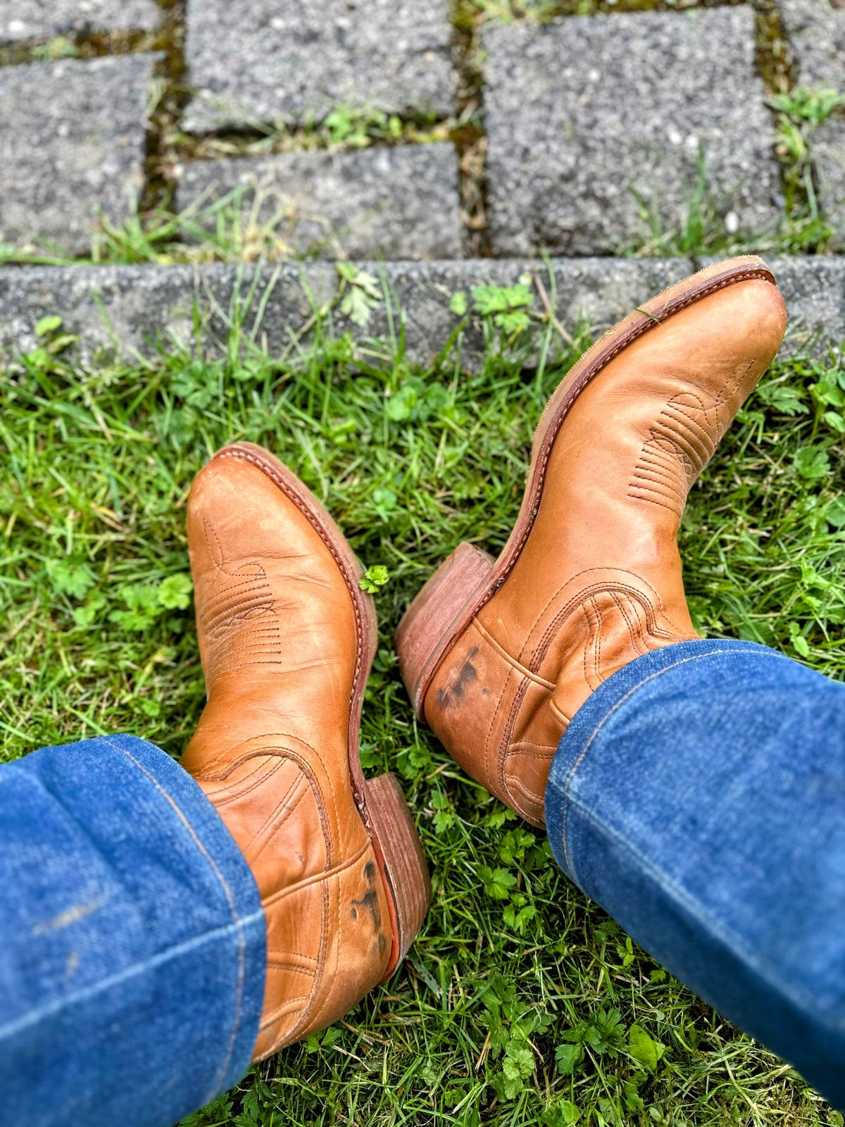Photo by bene on June 7, 2025 of the Tecovas The Jason in Caramel Cowhide.