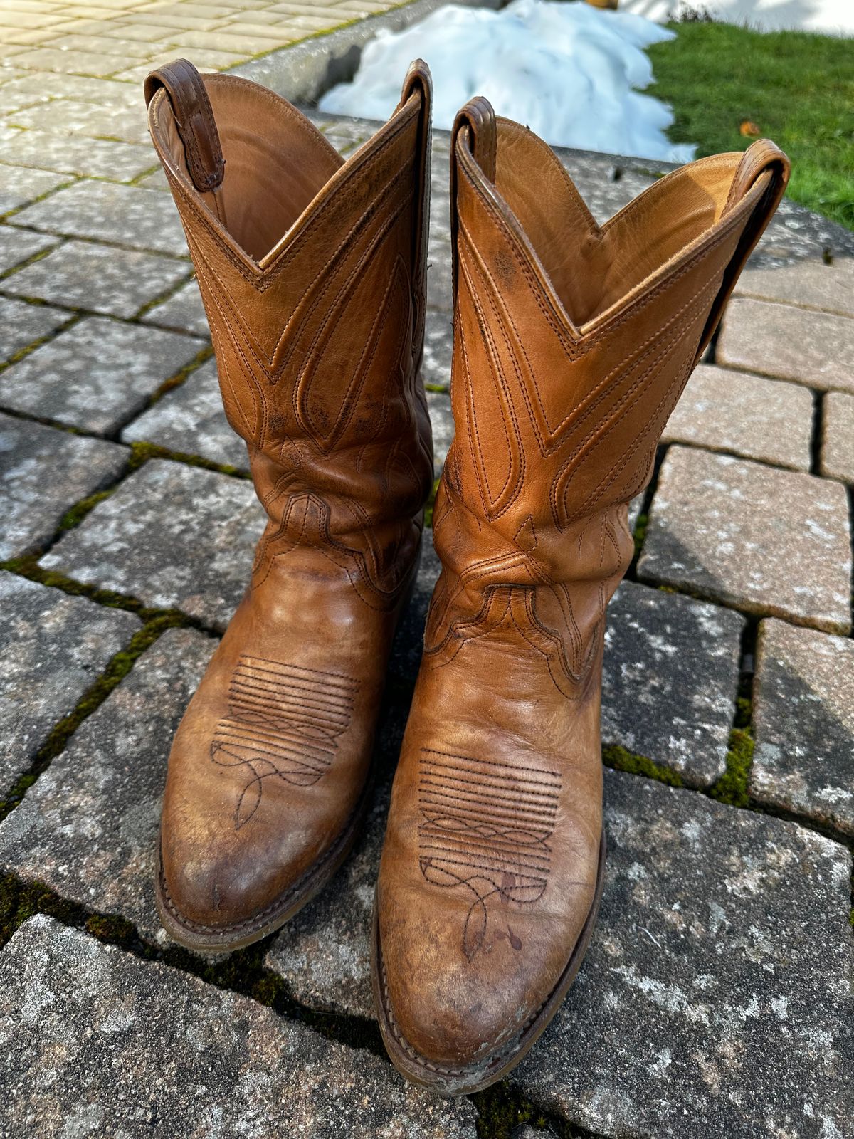Photo by bene on February 7, 2026 of the Tecovas The Jason in Caramel Cowhide.