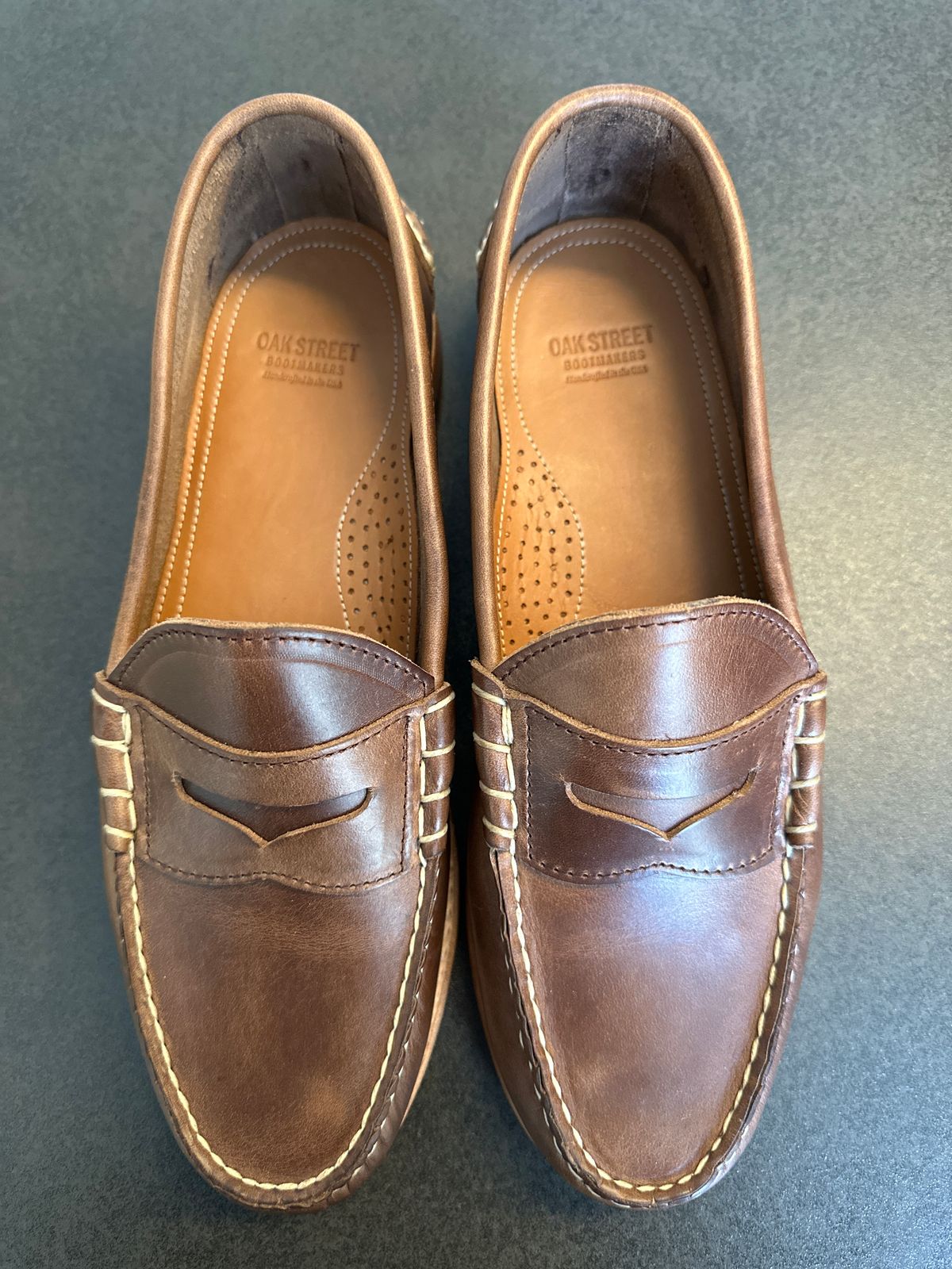 Photo by eric61 on March 11, 2025 of the Oak Street Bootmakers Beefroll Penny Loafer in Horween Natural Chromexcel.