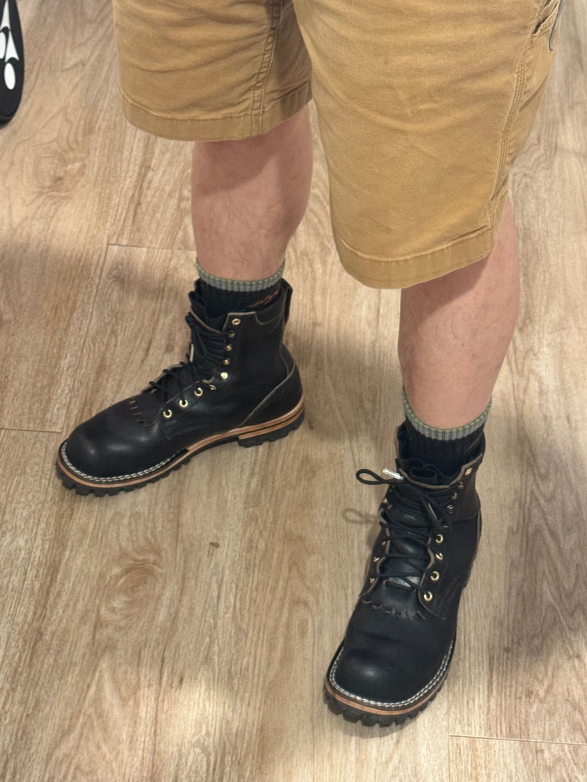 Photo by ericduan03 on June 2, 2026 of the Nicks Maxwell in Horween Black Waxed Flesh.