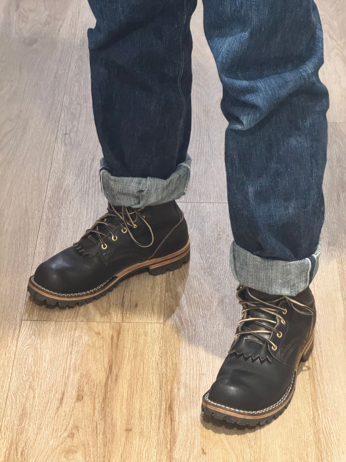 Photo by ericduan03 on June 3, 2026 of the Nicks Maxwell in Horween Black Waxed Flesh.