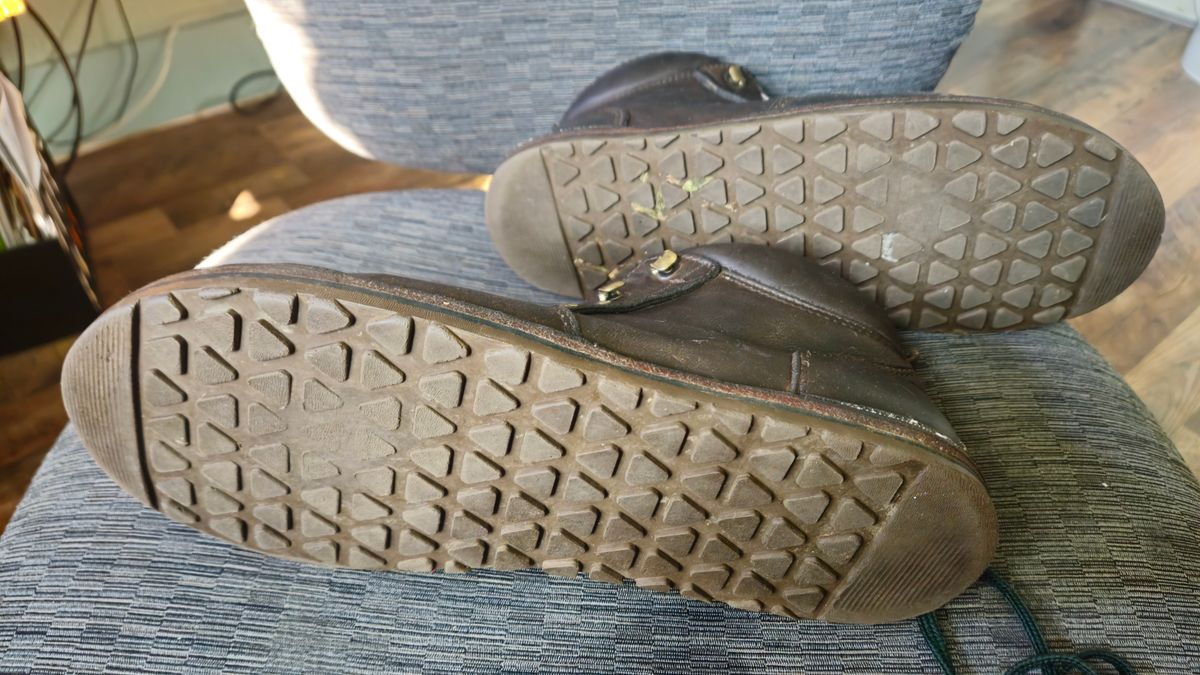 Photo by ErishtiTheEnt on June 2, 2025 of the Jim Green African Ranger Barefoot Boot in Houston Brown.