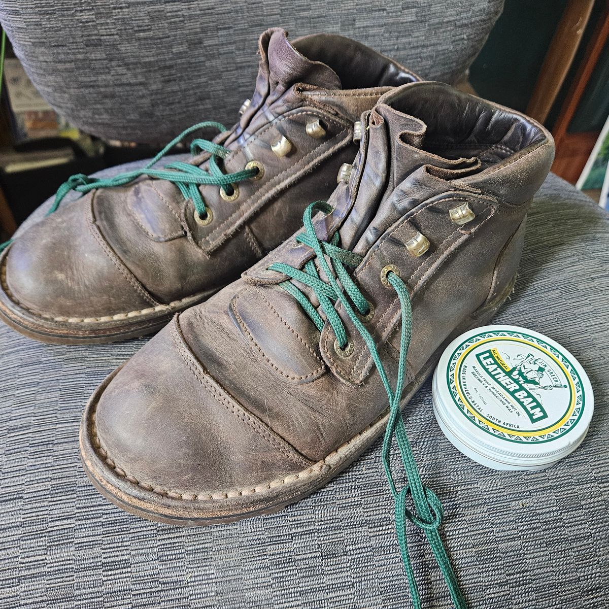 Photo by ErishtiTheEnt on June 2, 2025 of the Jim Green African Ranger Barefoot Boot in Houston Brown.