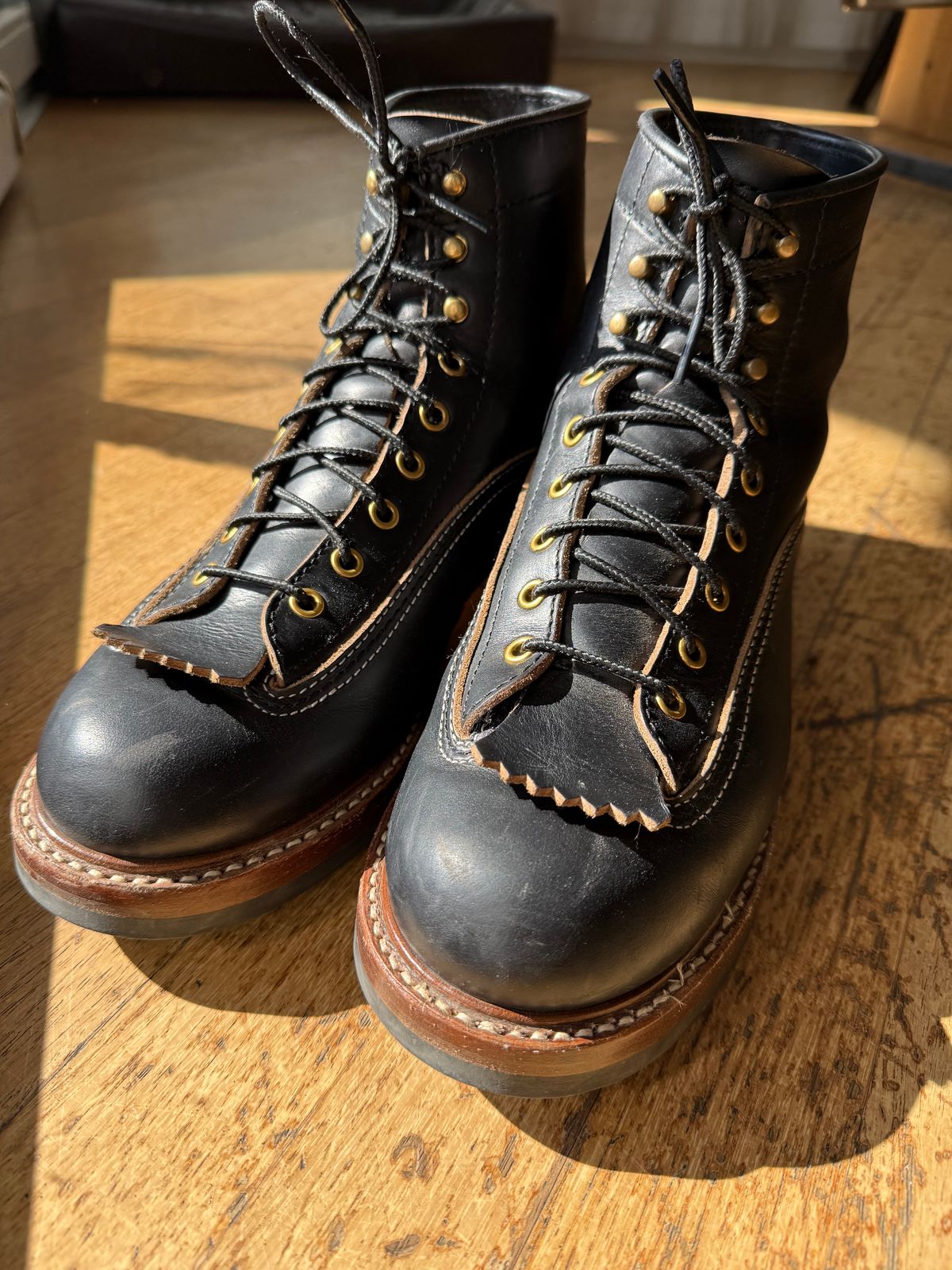 Photo by Miimo on March 3, 2025 of the John Lofgren Donkey Puncher Boots in Horween Black Chromexcel.