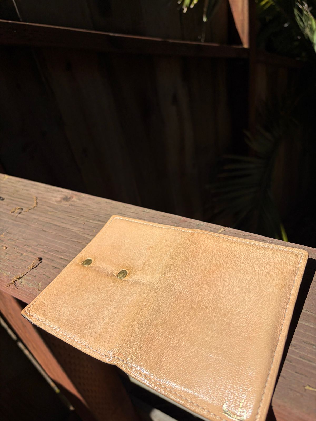 Photo by huntx4 on April 2, 2026 of the ifticar2 Dome Wallet in European Veg Tan Goat.