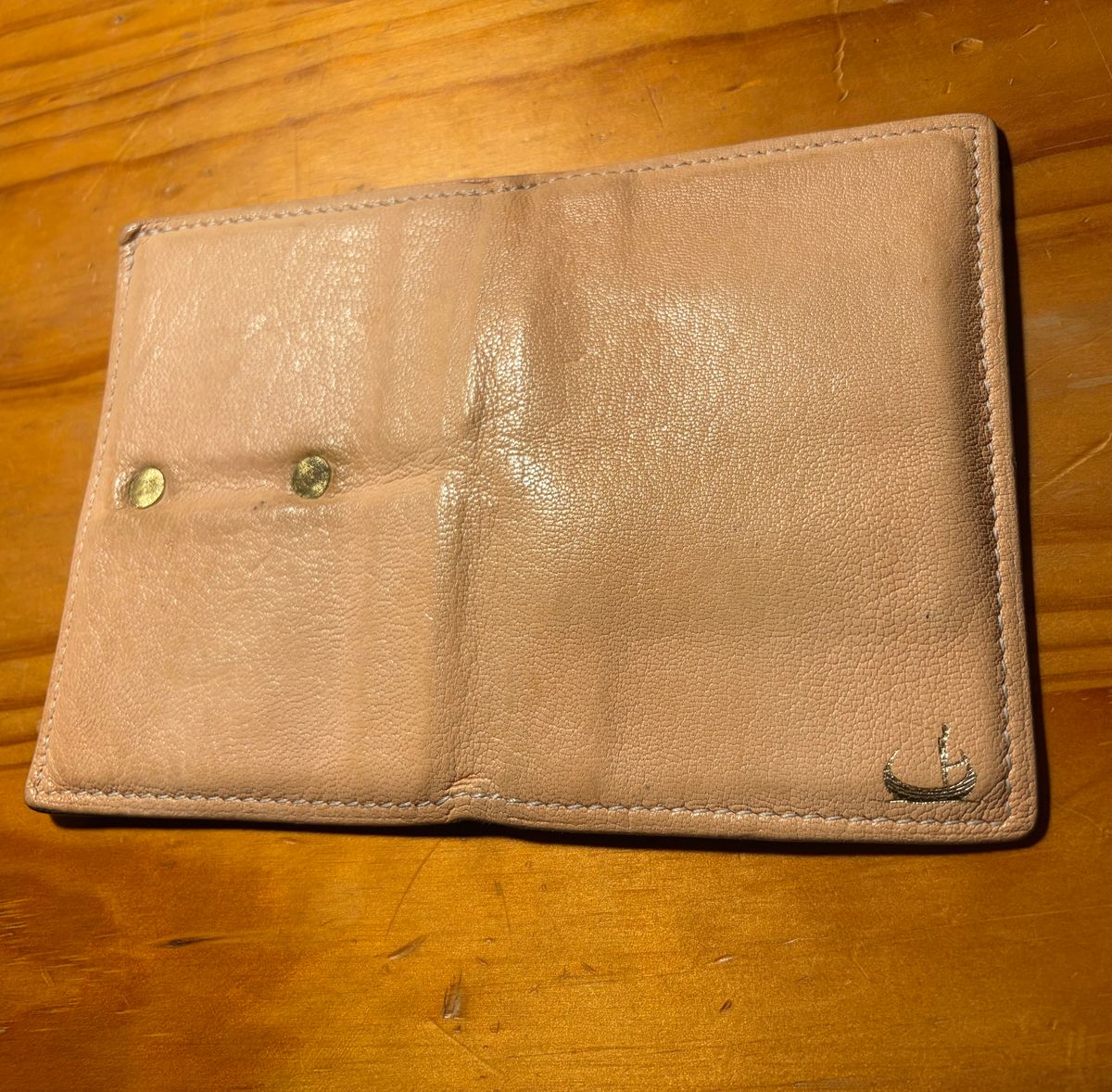 Photo by huntx4 on April 1, 2026 of the ifticar2 Dome Wallet in European Veg Tan Goat.